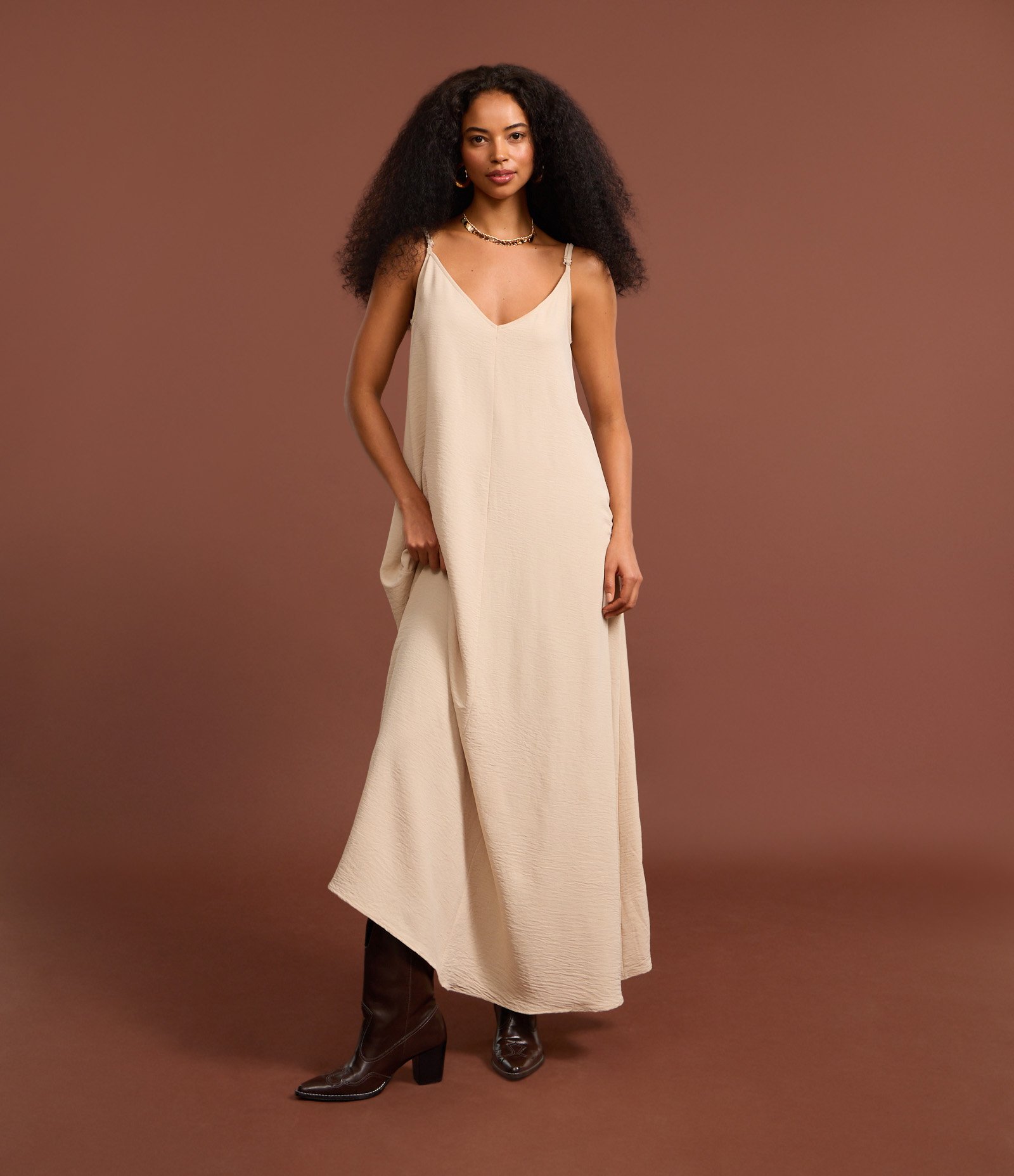 Vestido Long Midi em Crepe com Alcinhas Bege 4