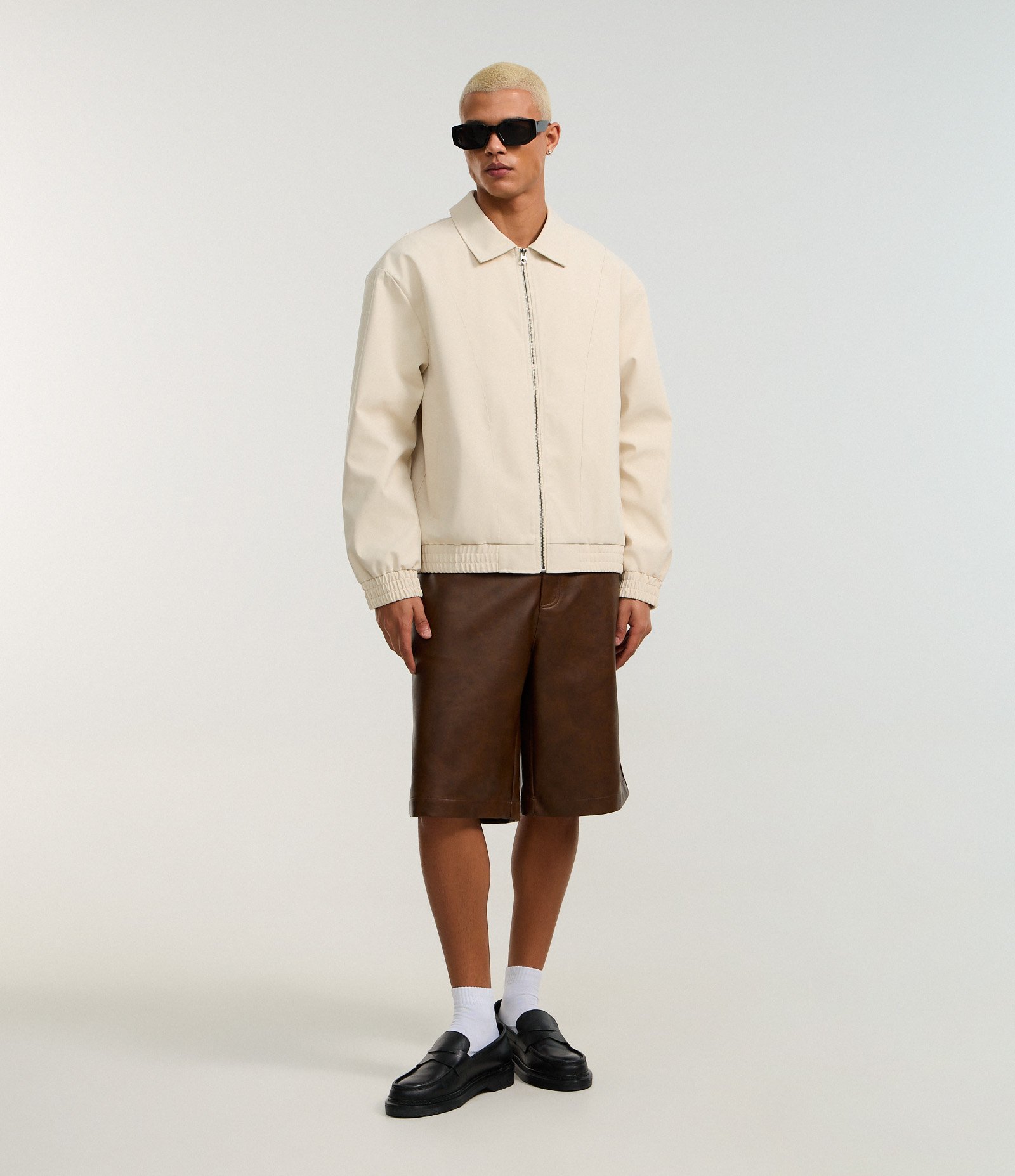 Jaqueta Boxy com Elástico na Barra e Recortes Bege 2