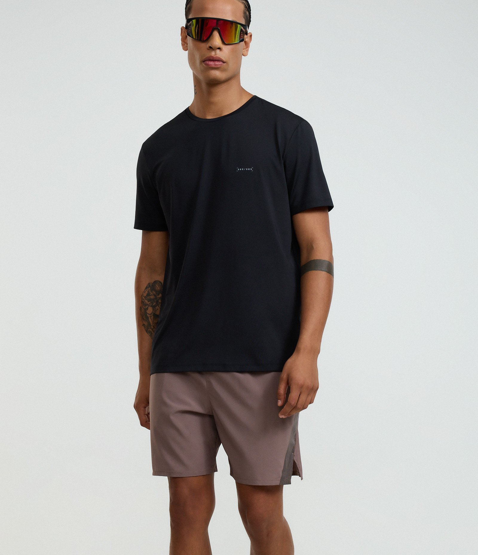 Bermuda Esportiva com Abertura na Lateral e Respirável Marrom 3