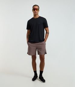 Bermuda Esportiva com Abertura na Lateral e Respirável