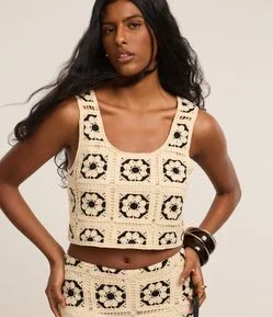 Blusa Curta em Tricô com Efeito Crochê Floral