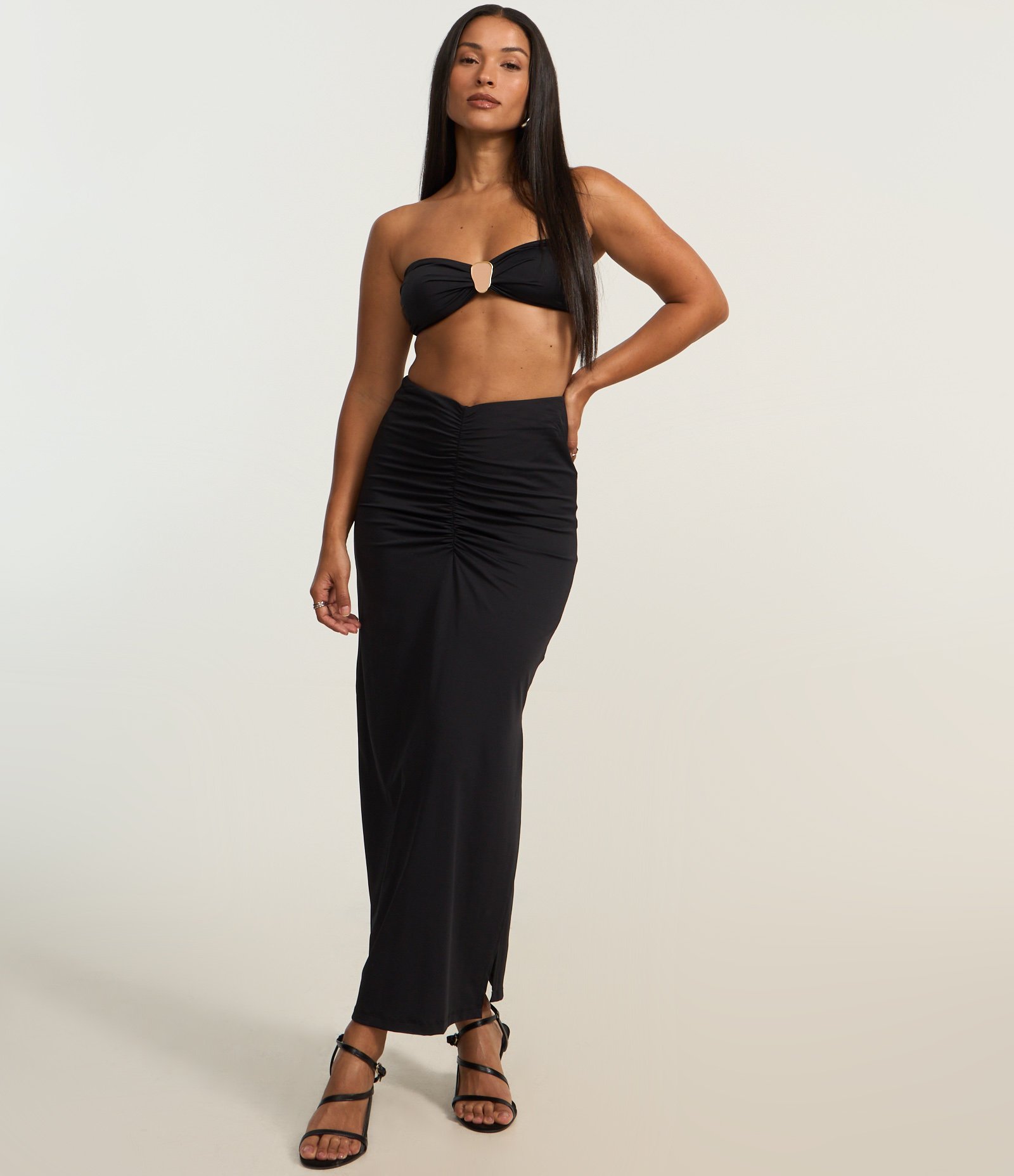 Blusa Cropped com Aviamento no Decote Tomara que Caia Preto 2