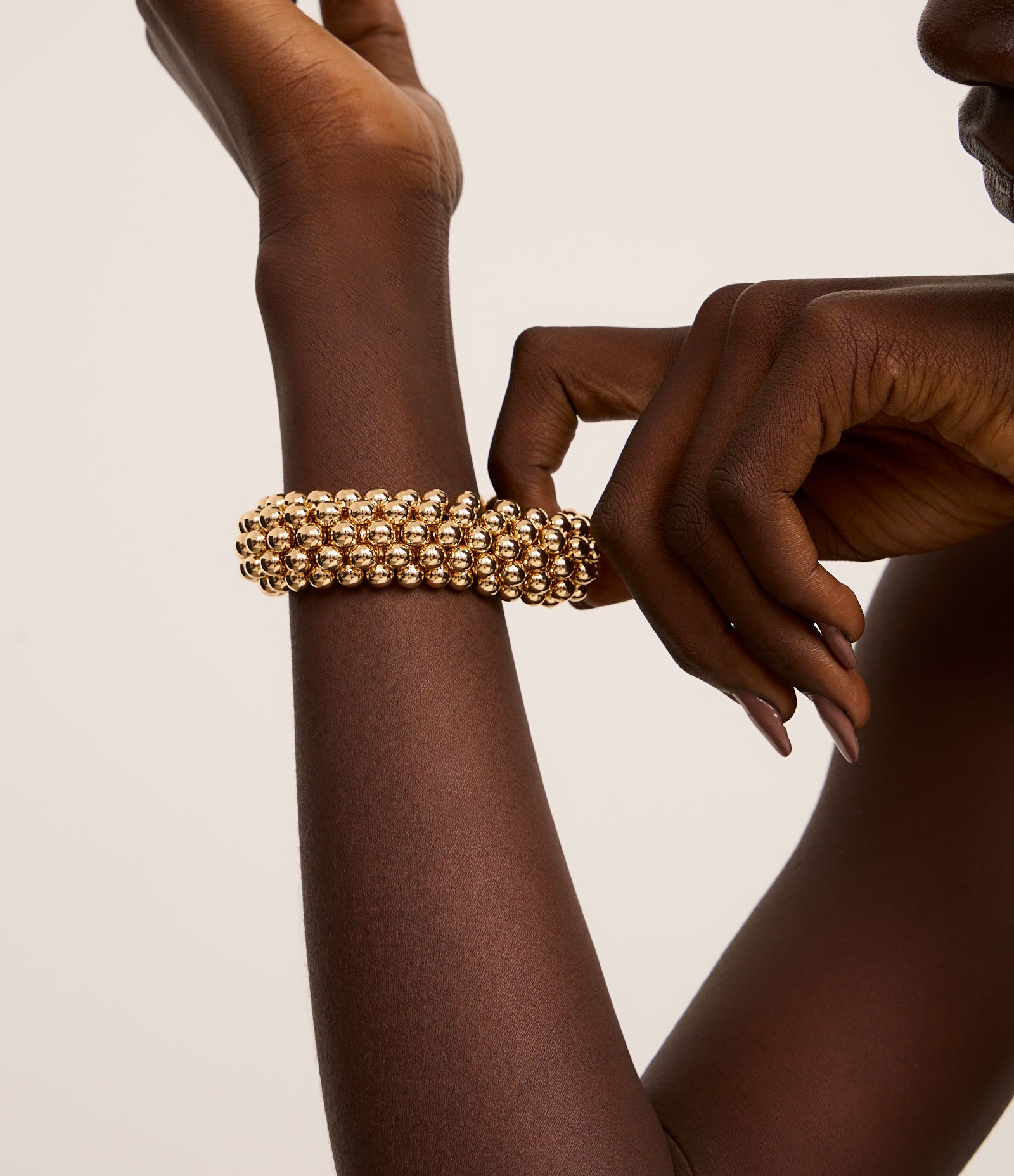 Bracelete Elástico com Esferas Dourado 2