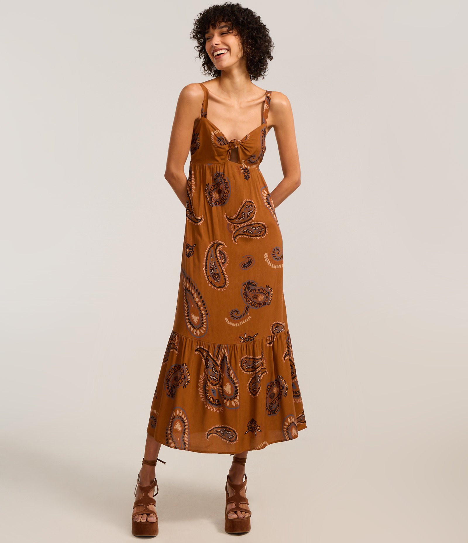 Vestido New Midi em Viscose com Busto Torcido e Estampa Pisley Marrom 2