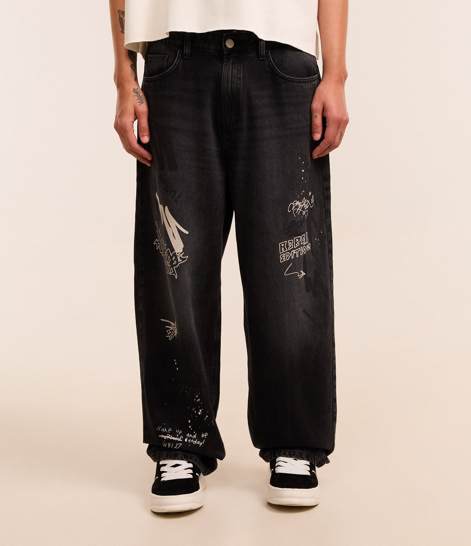 Calça Super Baggy em Jeans com Estampa Grafite Preto 2