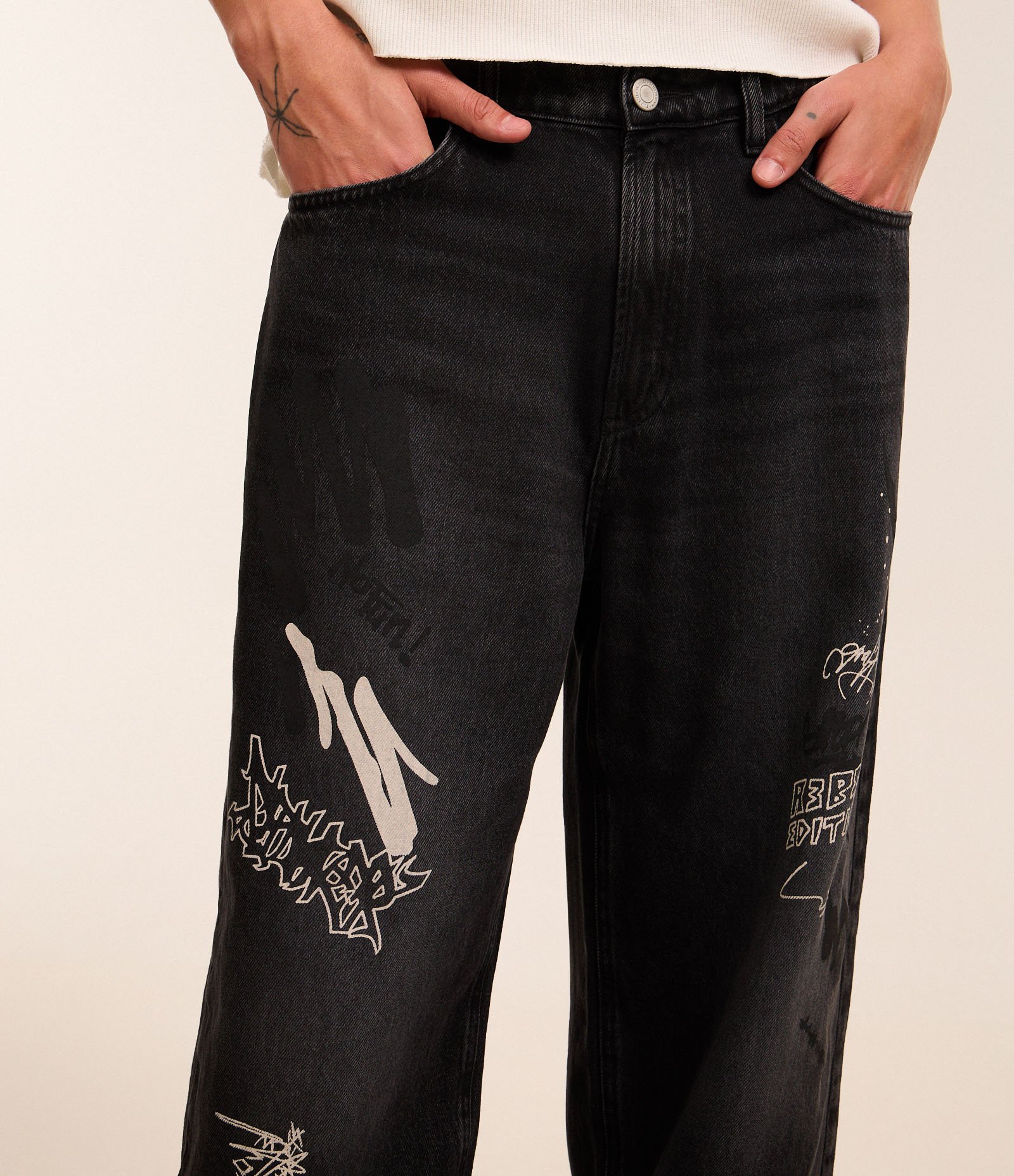 Calça Super Baggy em Jeans com Estampa Grafite Preto 3