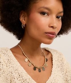 Conjunto de Colar Curto Corda com Entremeios e Pingentes e Brincos Argola Martelada