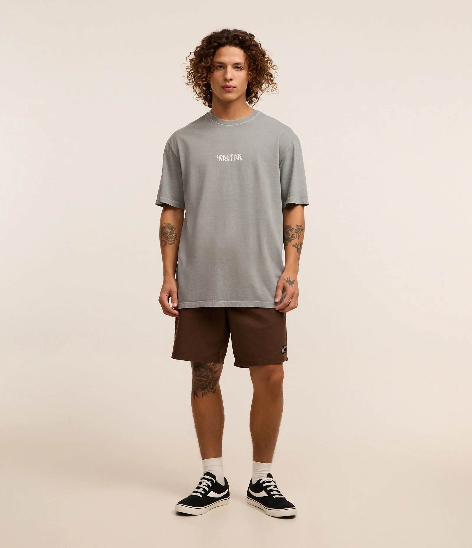 Camiseta Relaxed em Algodão com Estampa Lettering Cinza 2