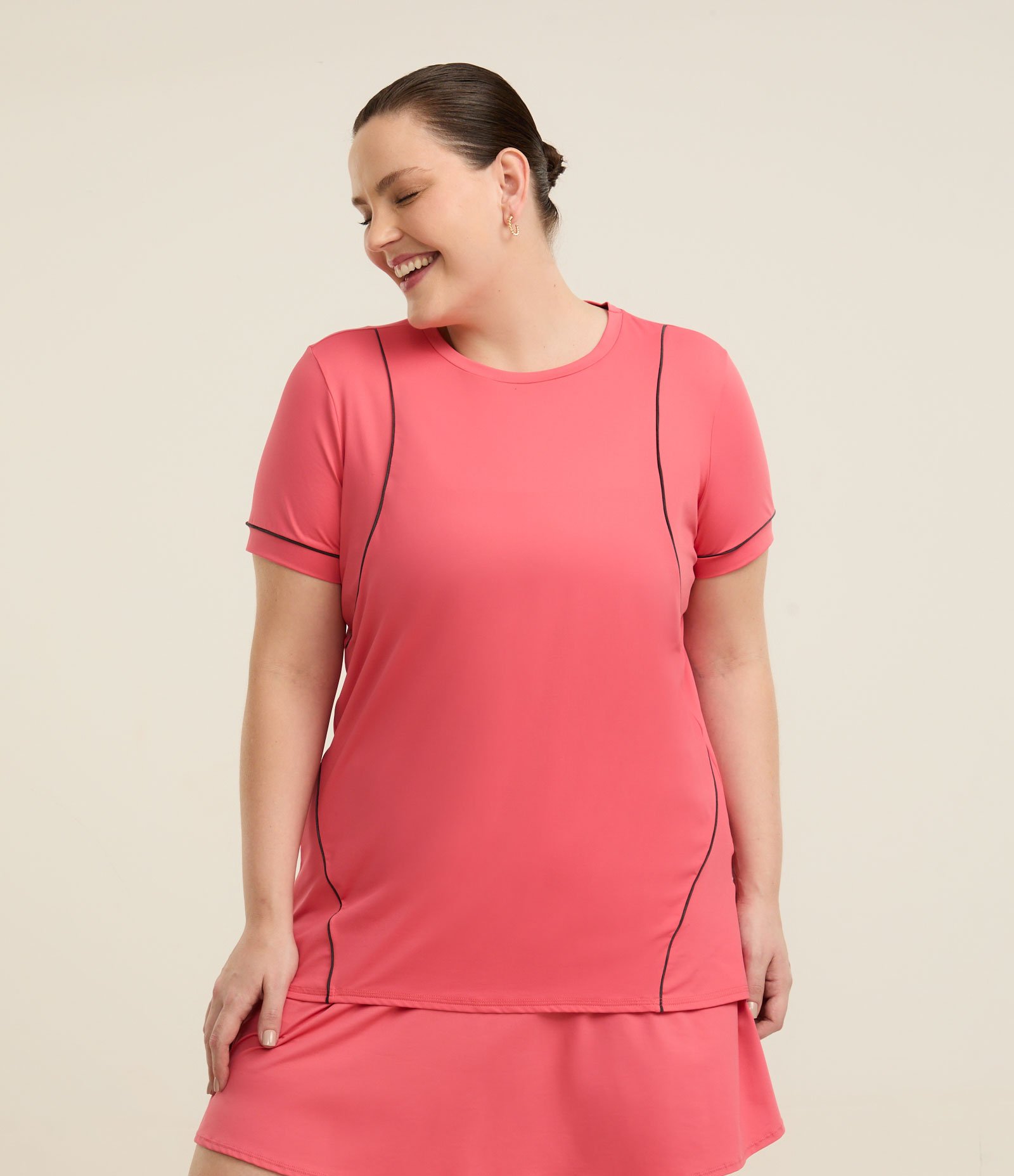 Camiseta Esportiva Alongada em Tecnologia Dry com Recortes Contrastantes Curve & Plus Size Rosa 1