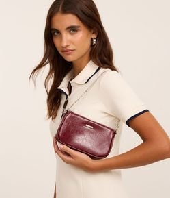 Bolsa Baguete Pequena Texturizada com Alças de Corrente