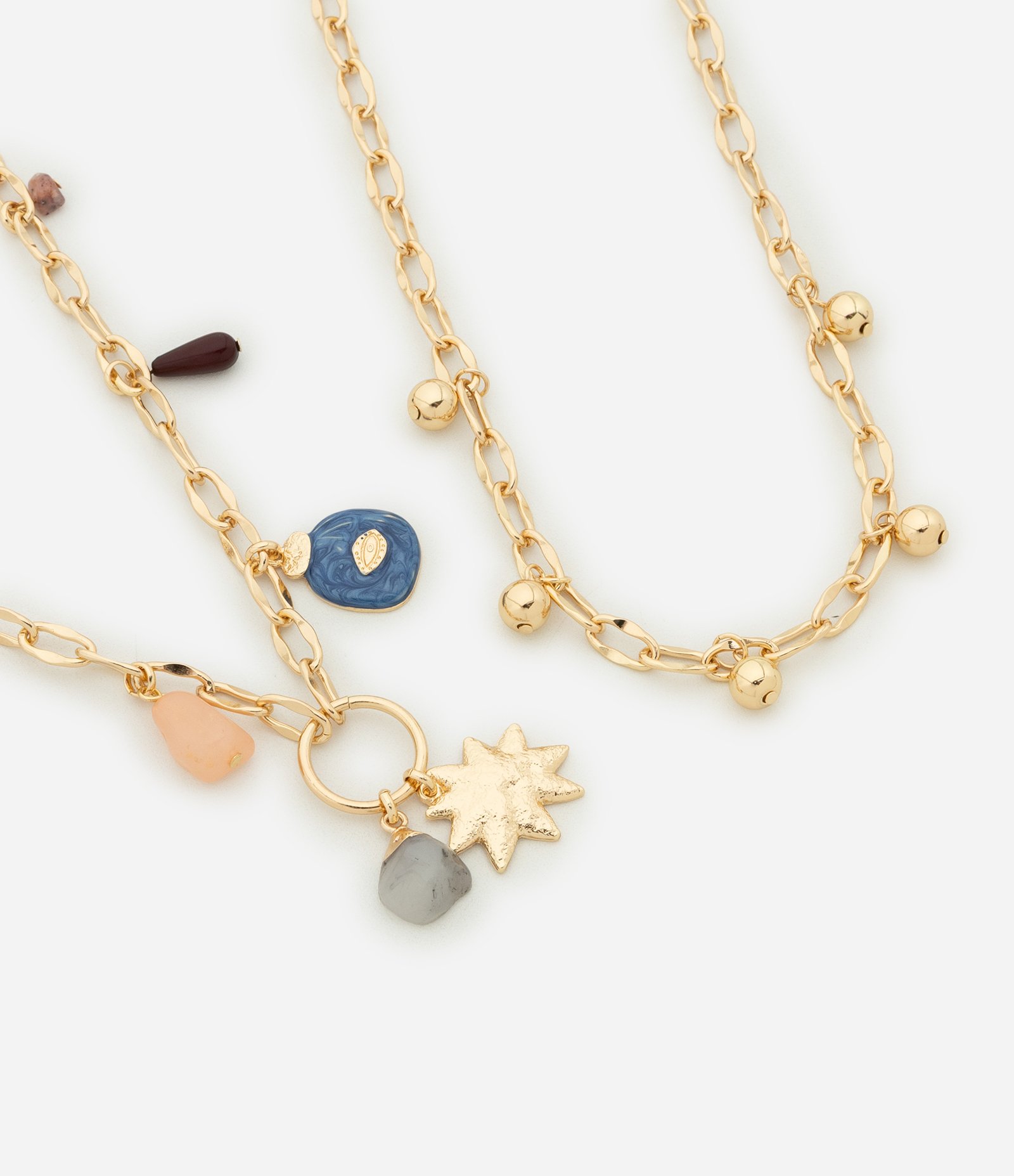 Colar Camadas em Elos com Efeito Martelado e Pingentes Místicos Dourado 2