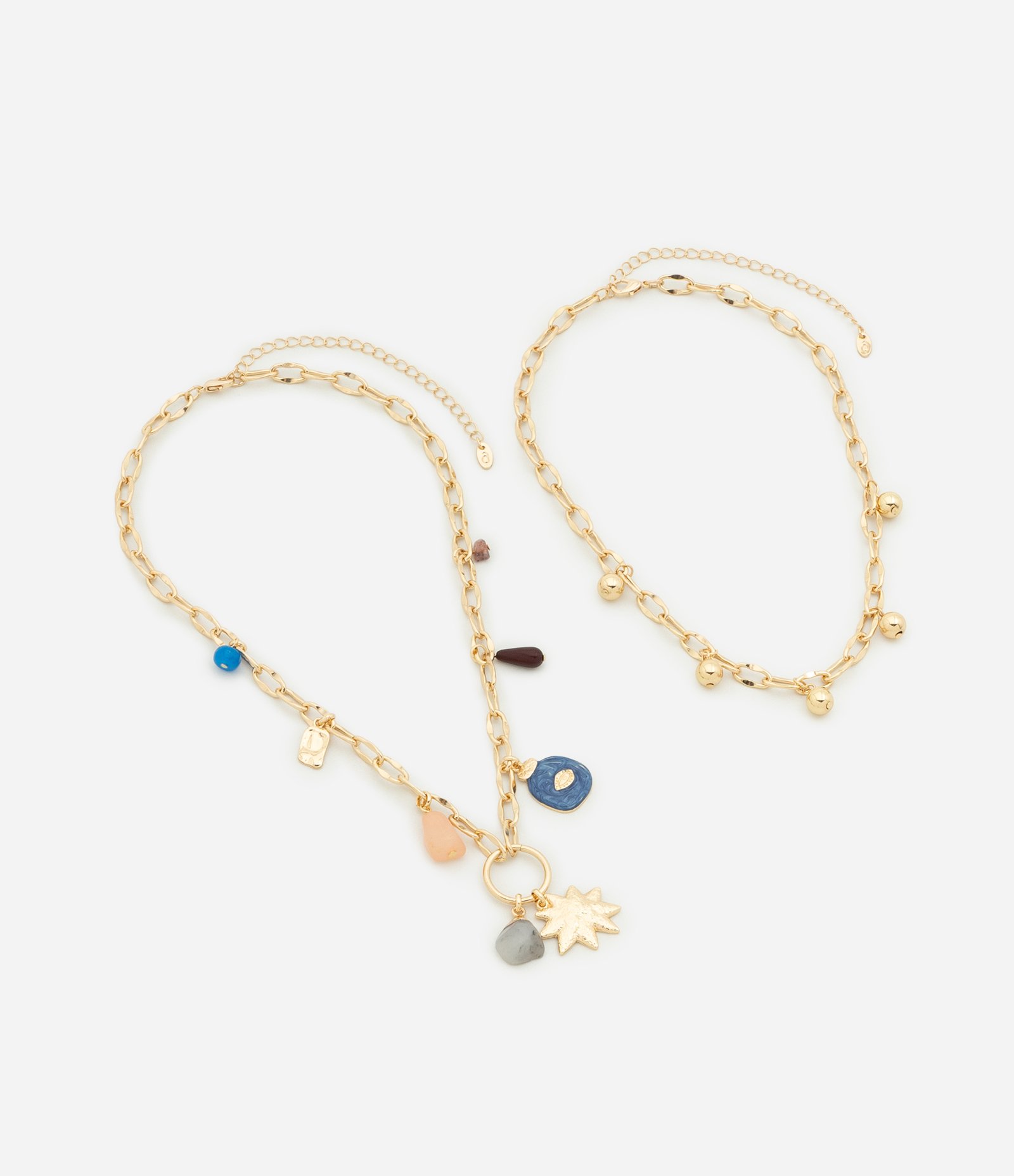 Colar Camadas em Elos com Efeito Martelado e Pingentes Místicos Dourado 3