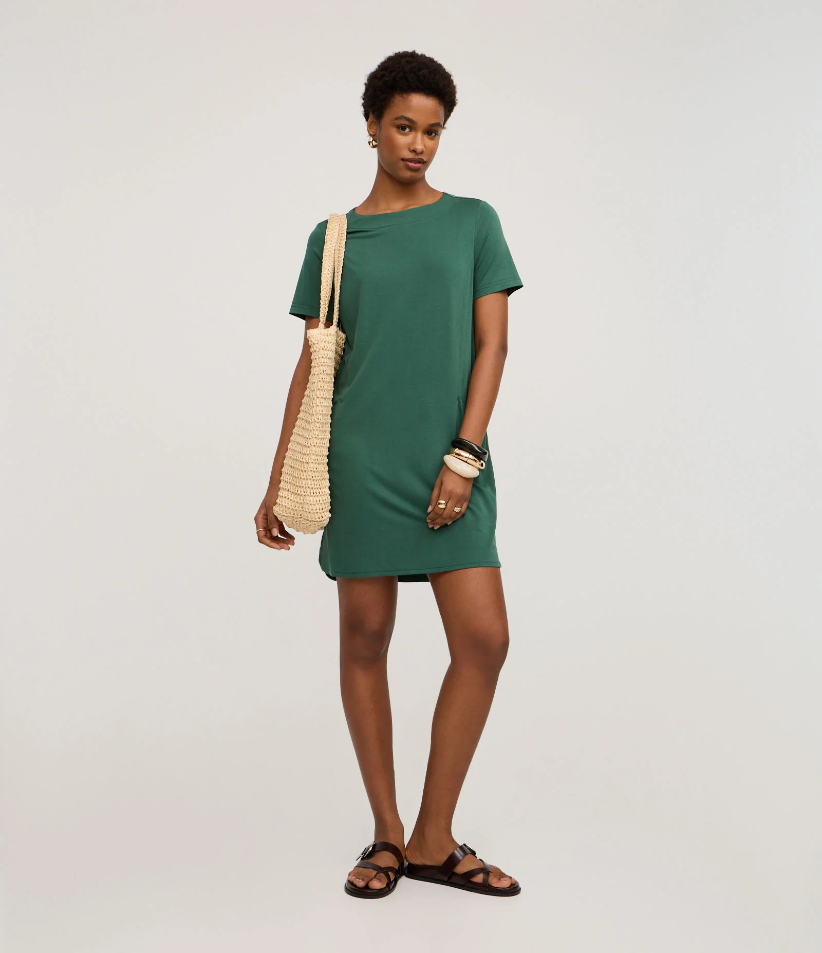 Vestido T-shirt Curto em Viscose com Bolsos Laterais Verde Escuro 2