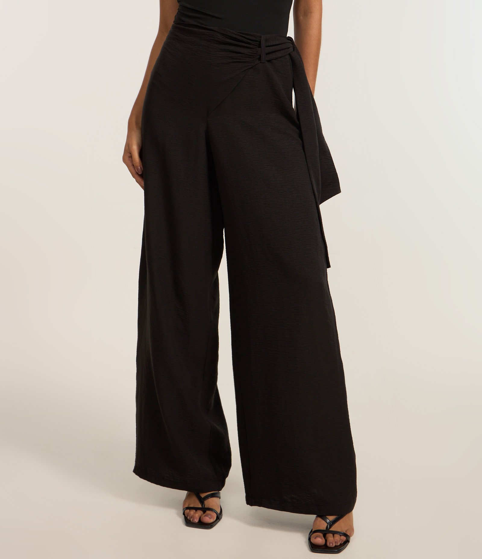 Calça Pantalona Alfaiataria com Sobreposição e Amarração Lateral Preto 3