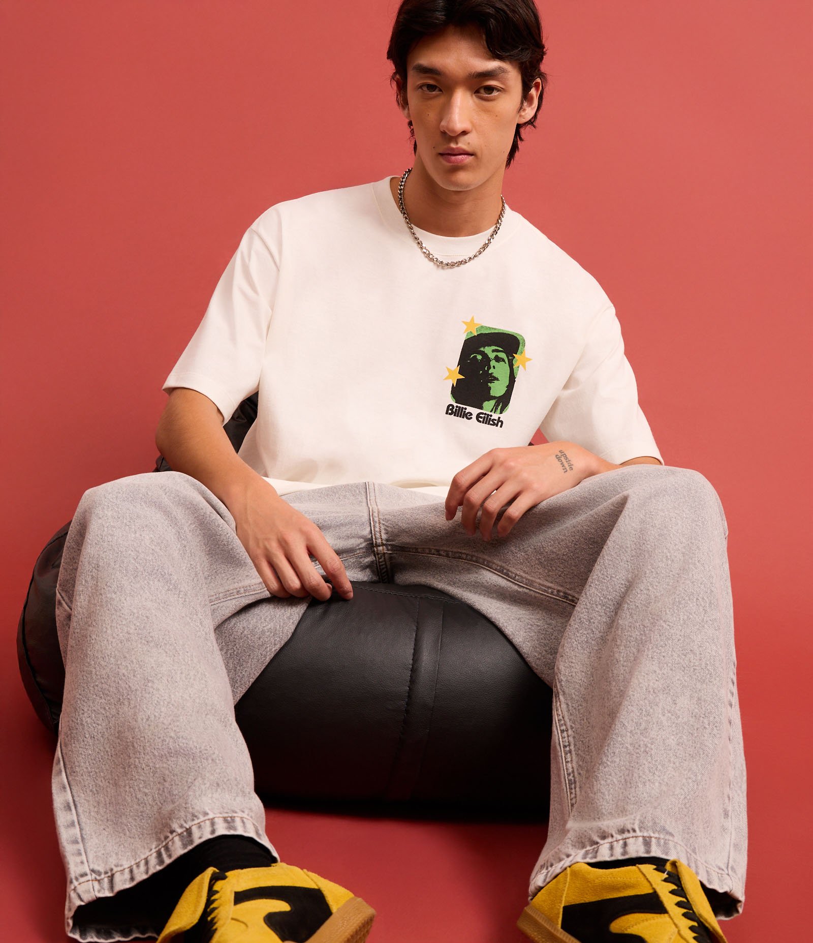 Camiseta Boxy em Malhão com Estampa Billie Eilish Off White 4