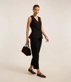 Calça Reta Alfaiatada com Passantes e Pregas