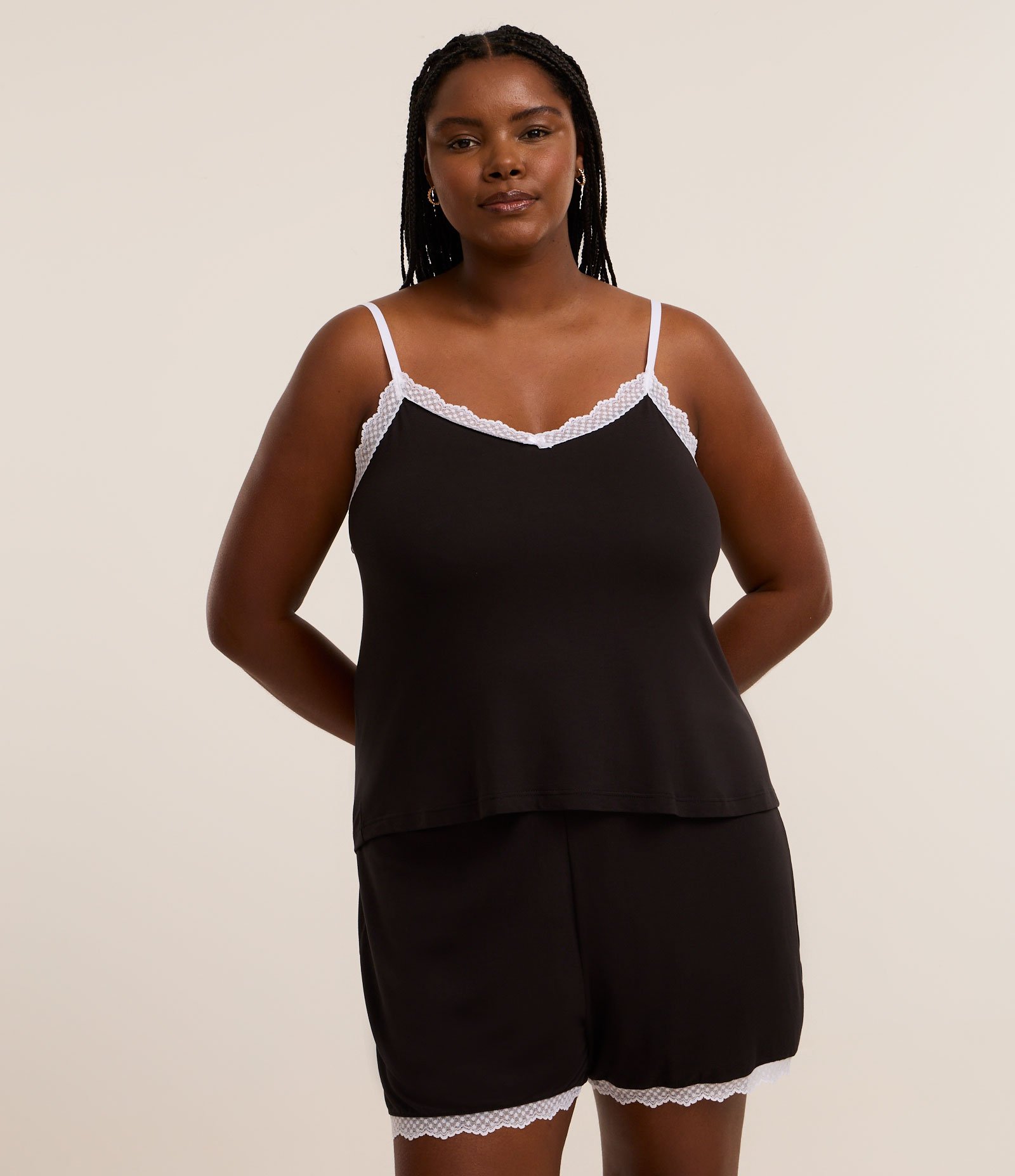 Pijama Short Doll com Renda Contrastante Curve & Plus Size Preto 2