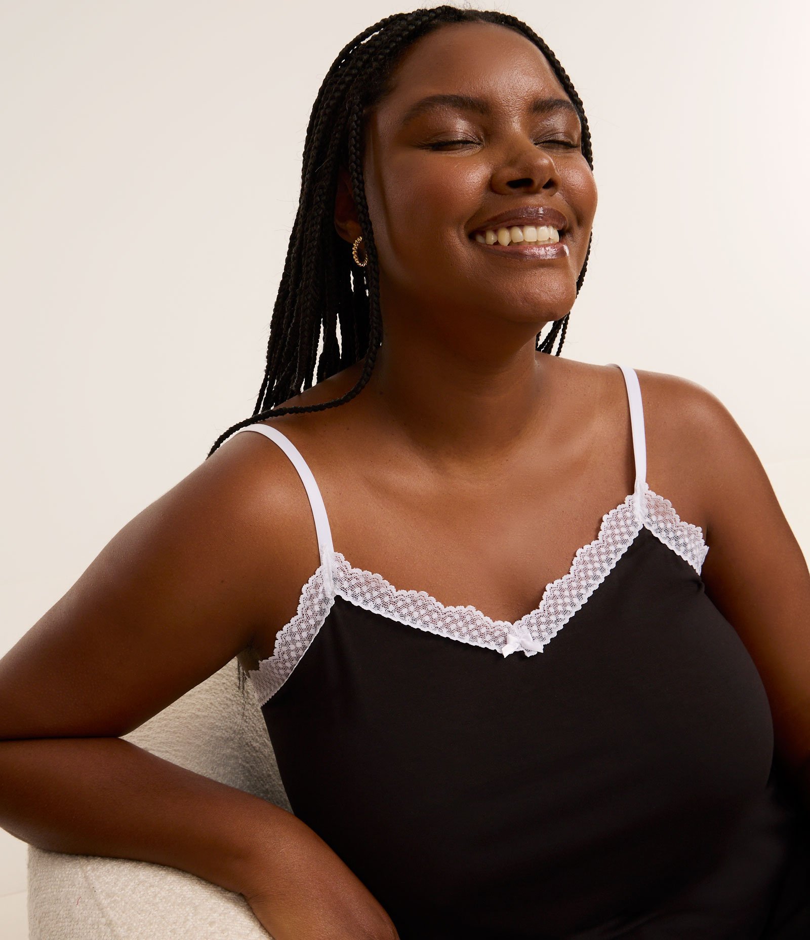 Pijama Short Doll com Renda Contrastante Curve & Plus Size Preto 3