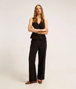 Calça Reta Alfaiatada com Passantes e Pregas