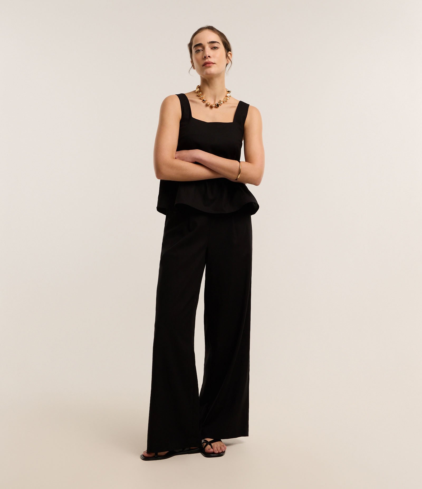Blusa Peplum em Viscolinho com Decote Quadrado Preto 2
