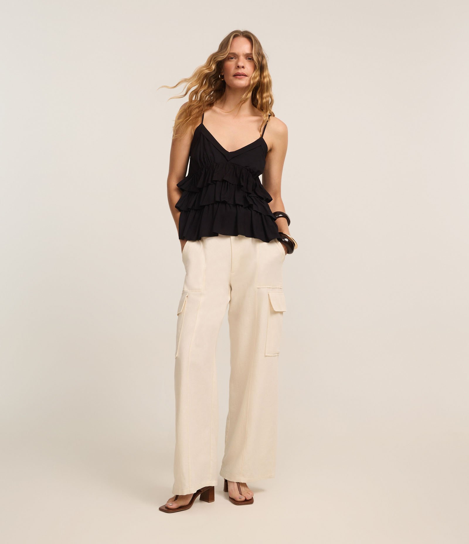 Blusa de Alça em Viscose com Babados Sobrepostos Preto 2