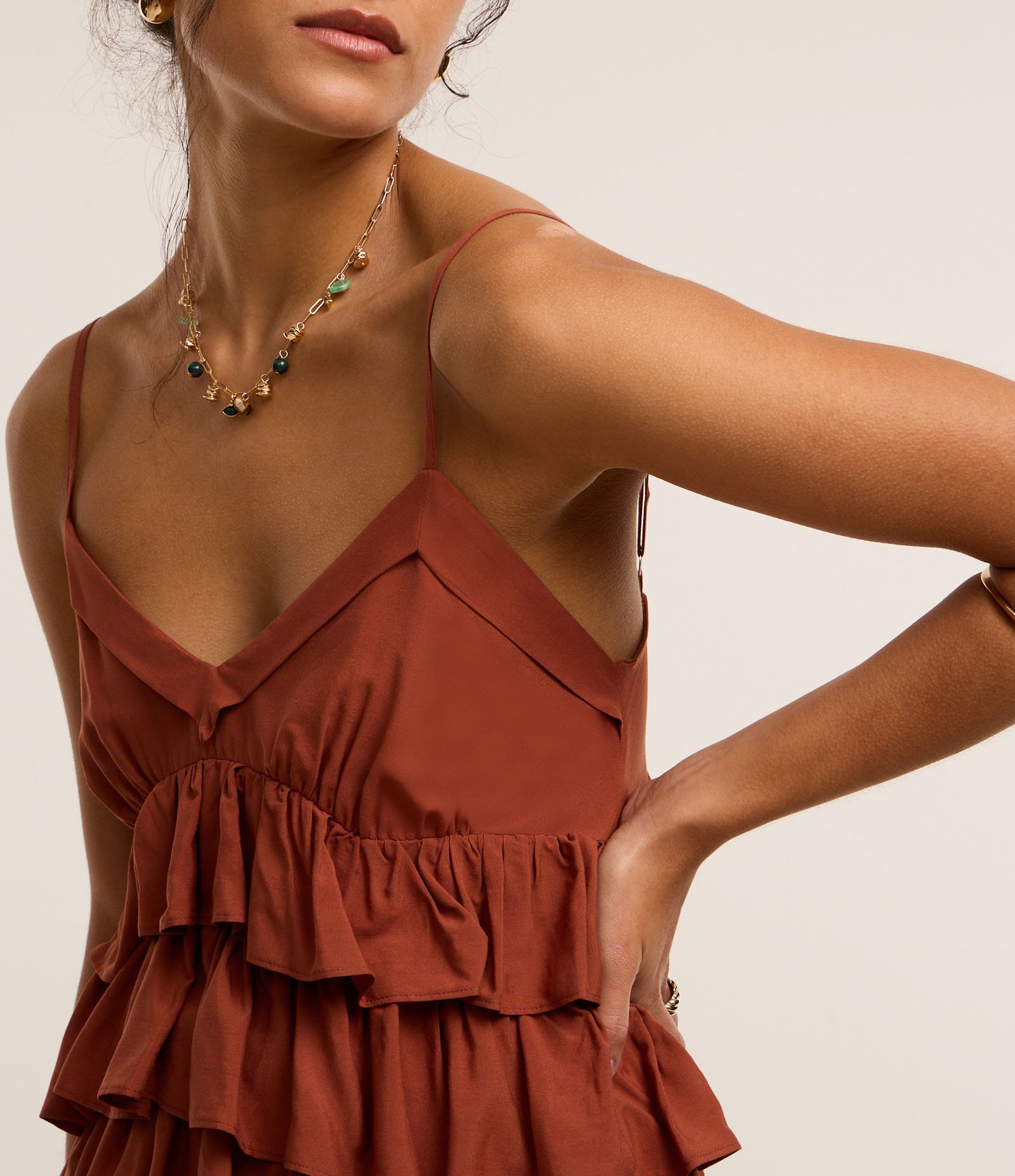 Blusa de Alça em Viscose com Babados Sobrepostos Marrom 3