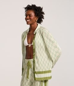 Camisa Oversized em com Listras na Barra e Estampa Folhagens