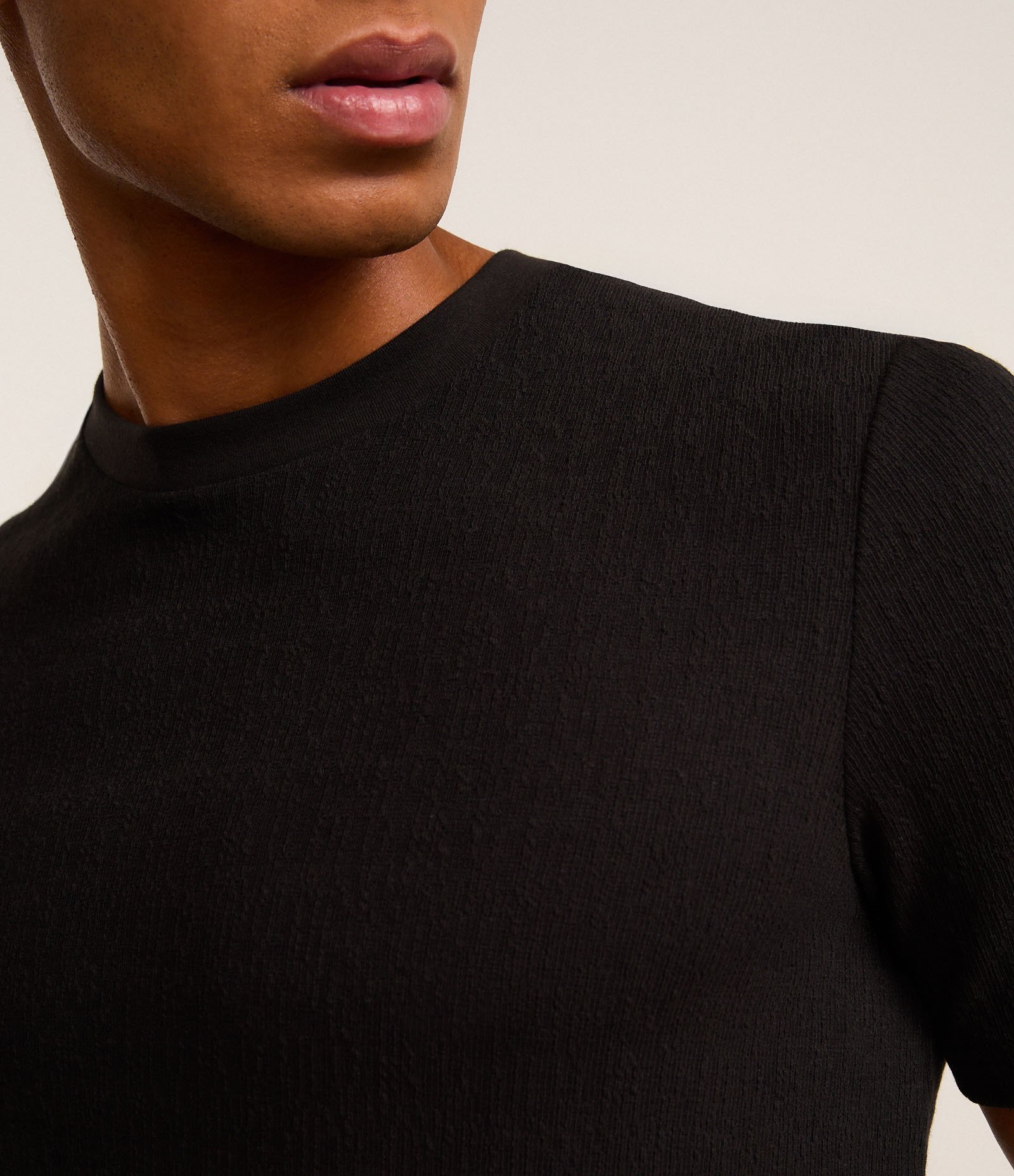 Camiseta Slim em Algodão Texturizada Preto 3