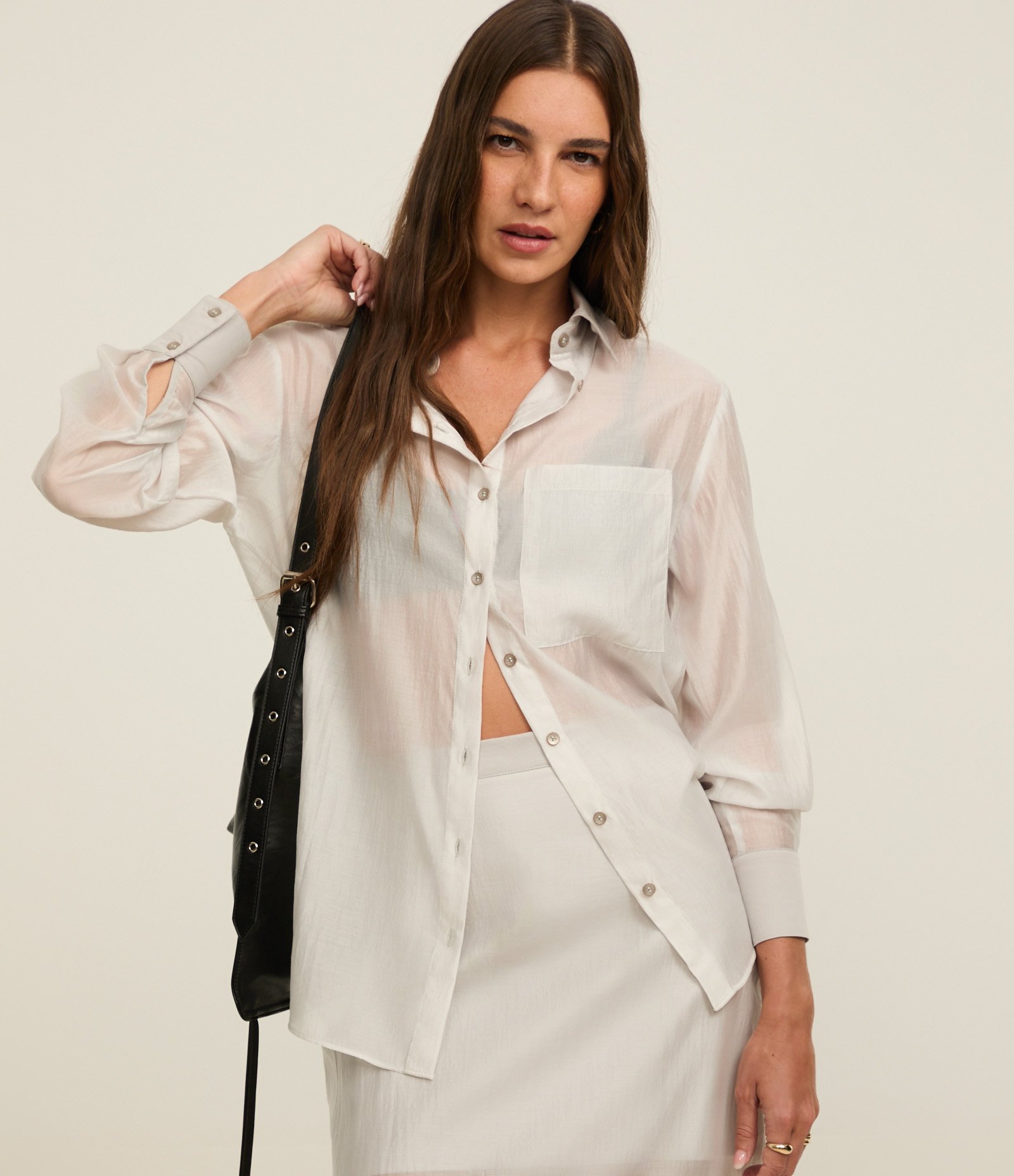 Camisa em Chiffon com Transparência e Abotoamento Frontal Gelo 1