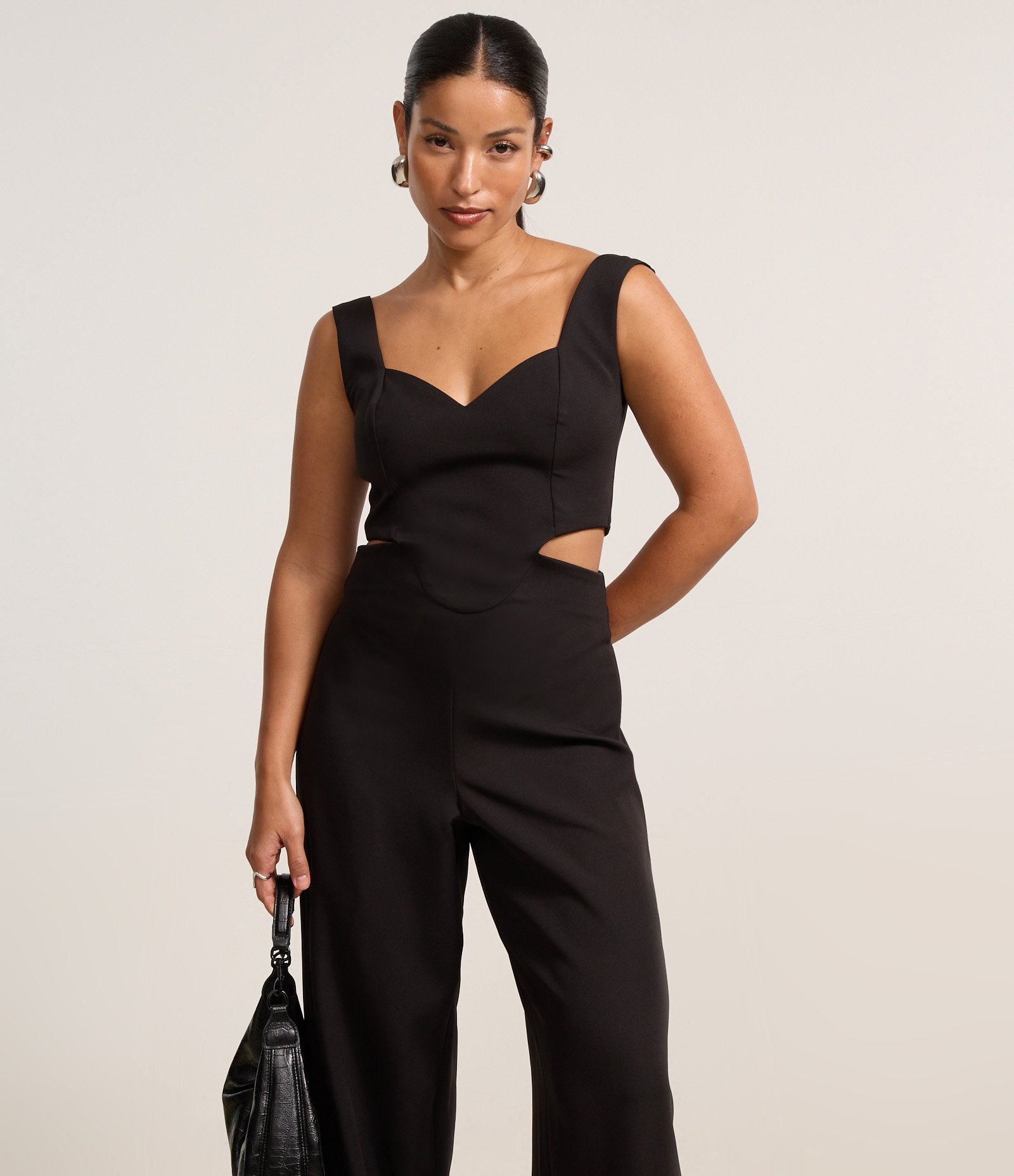 Macacão Pantalona em Alfaiataria com Recorte Vazad na Cintura Preto 1