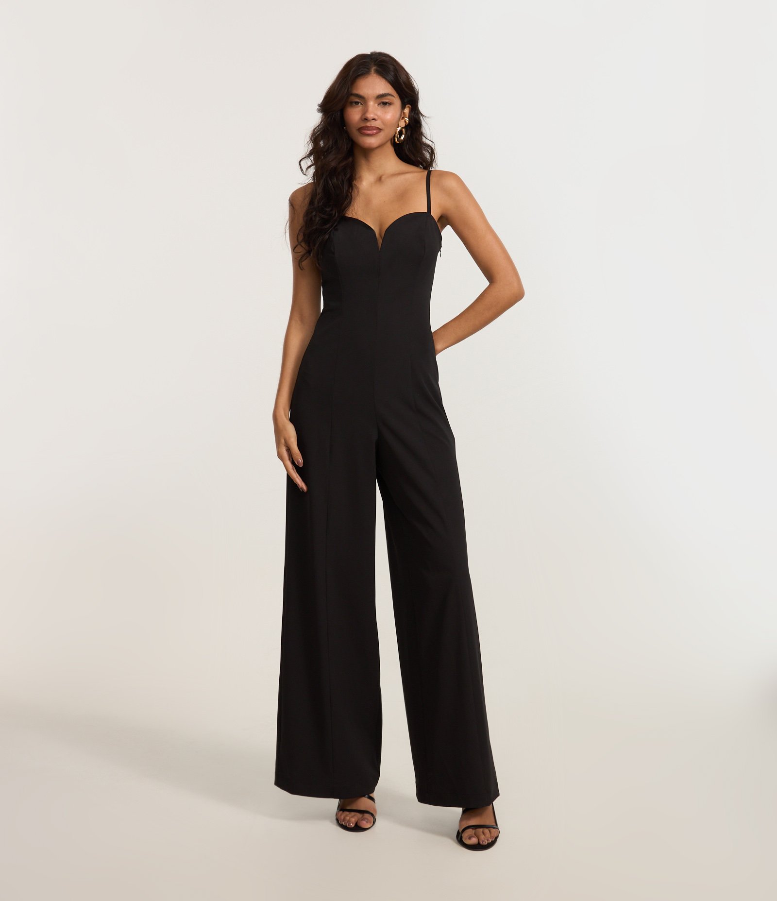 Macacão Pantalona Alfaiataria com Decote Coração Preto 1