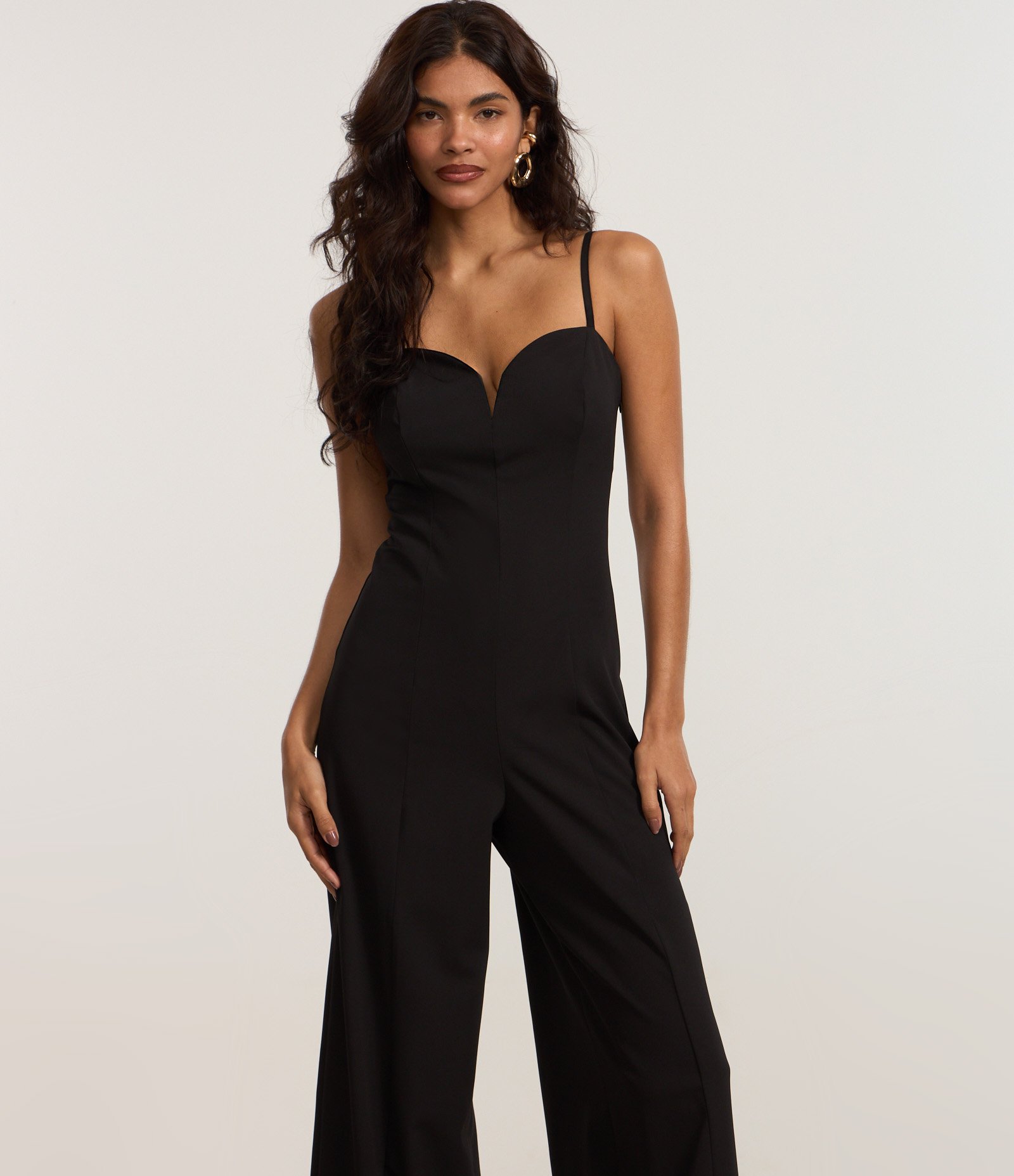 Macacão Pantalona Alfaiataria com Decote Coração Preto 2