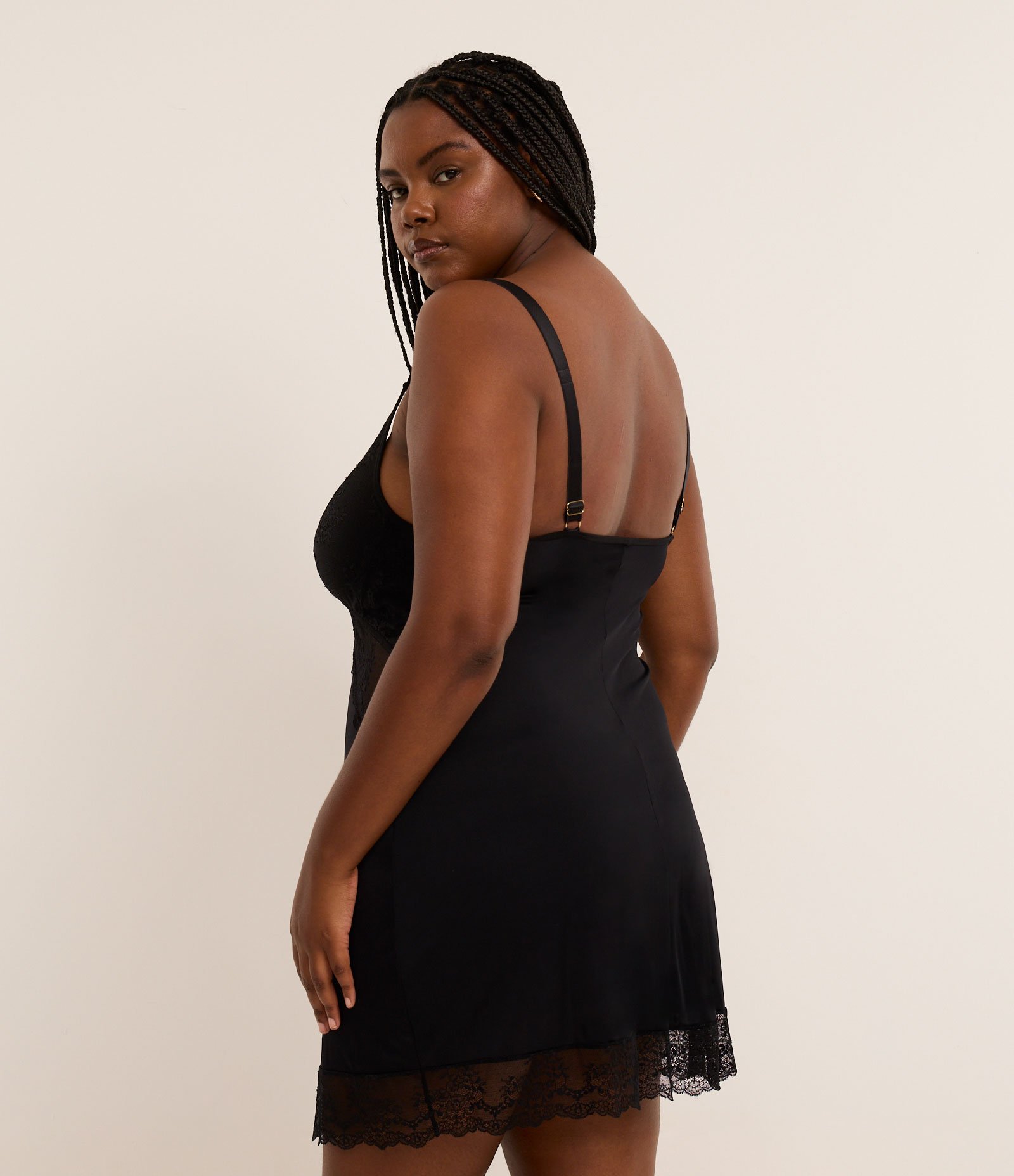 Camisola em Microfibra com Alcinha e Renda Curve & Plus Size Preto 3