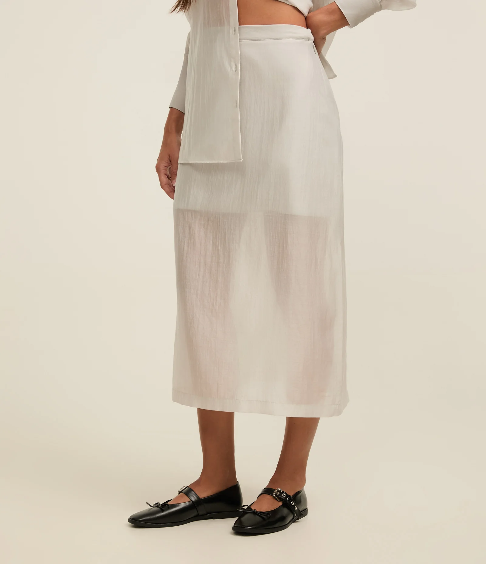 Saia Midi em Chiffon com Transparência e Forro Curto Gelo 1