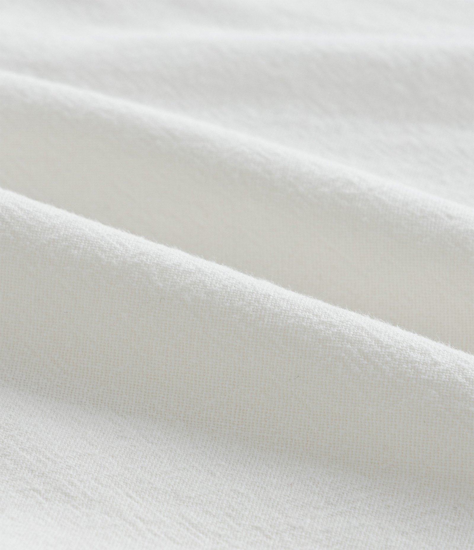 Blusa em Crepe com Babados no Decote e Costura Contrastante Curve & Plus Size Branco 7