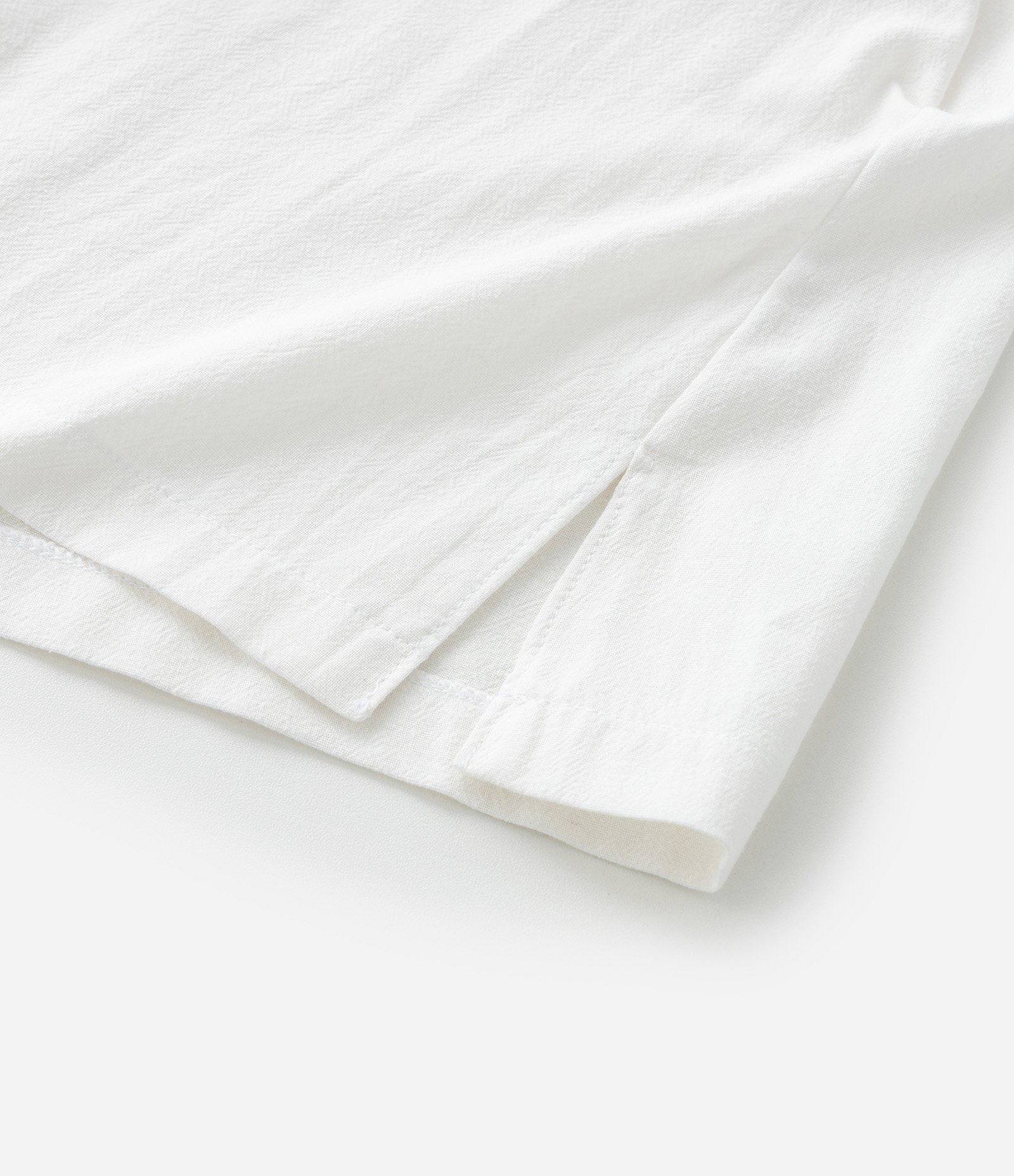 Blusa em Crepe com Babados no Decote e Costura Contrastante Curve & Plus Size Branco 8