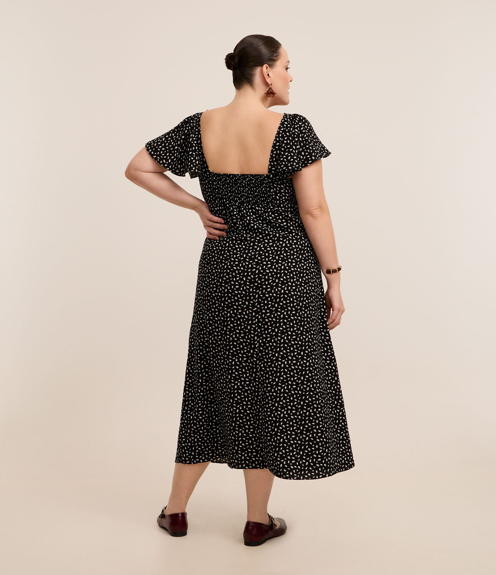 Vestido Midi em Crepe com Estampa Pintinhas Poá Curve & Plus Size Preto 2