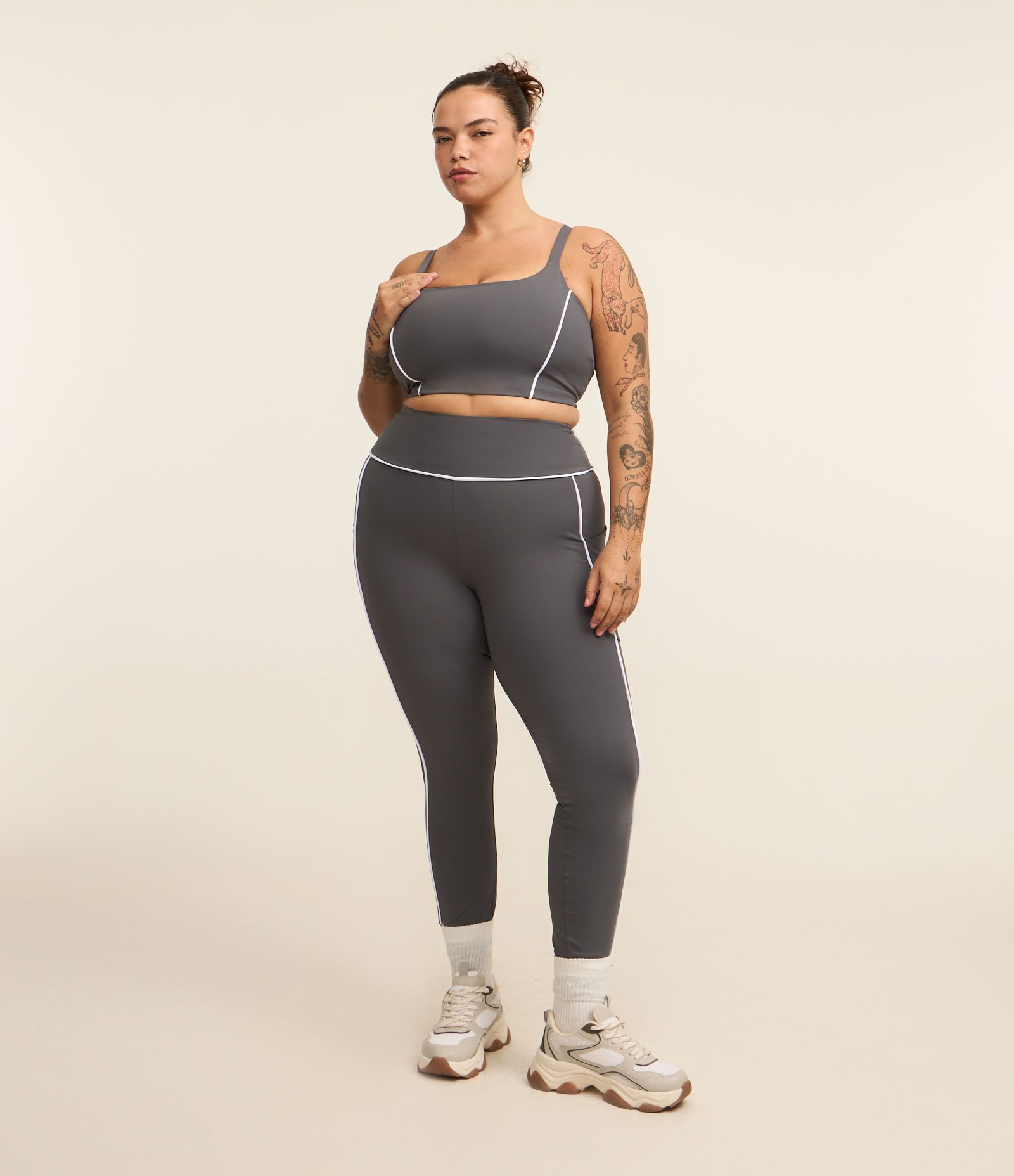 Top Esportivo em Tecnologia Dry com Contrastes Curve & Plus Size Cinza 6
