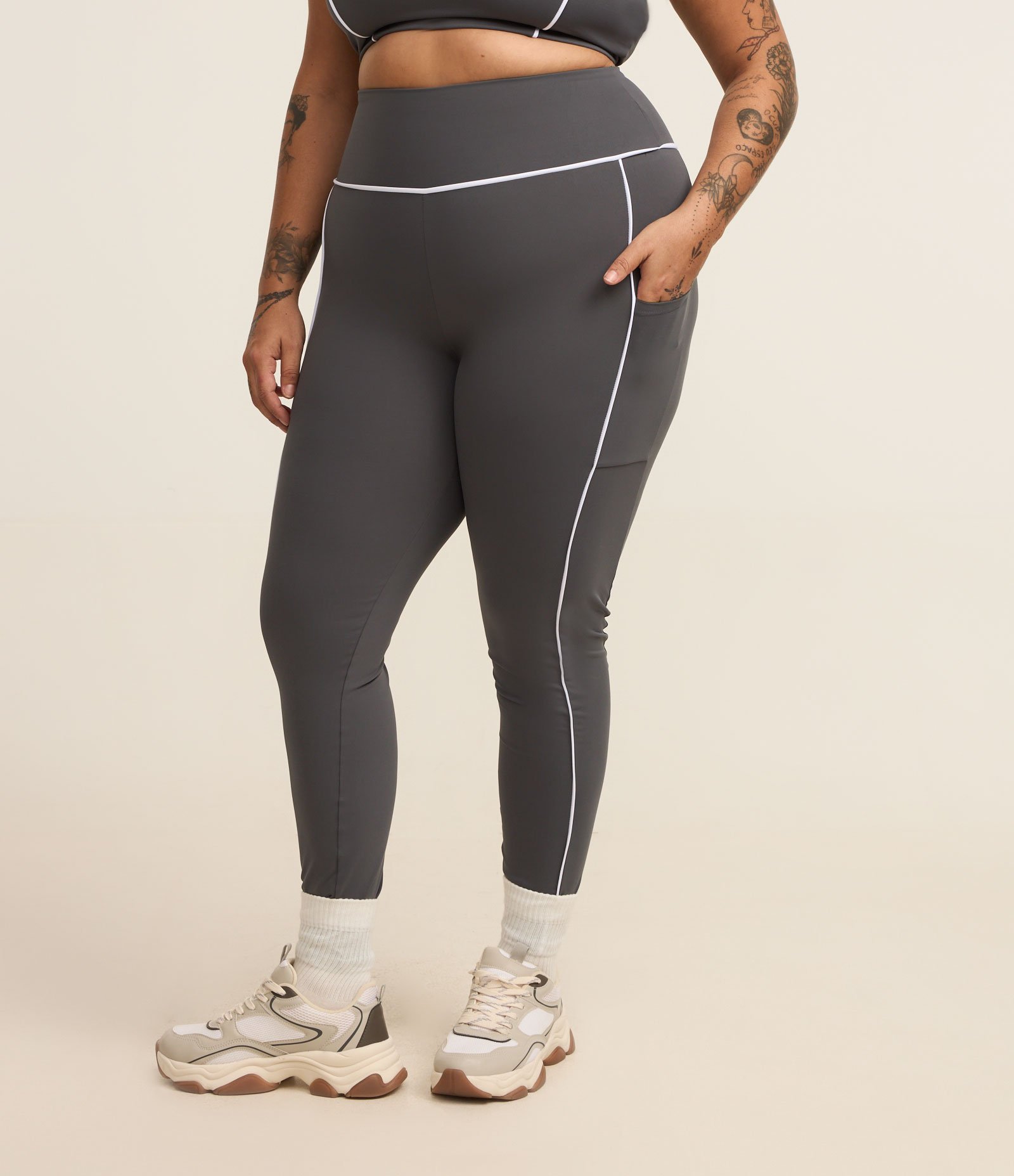 Calça Legging em Tecnologia Dry com Cós Alto Curve & Plus Size Cinza 2
