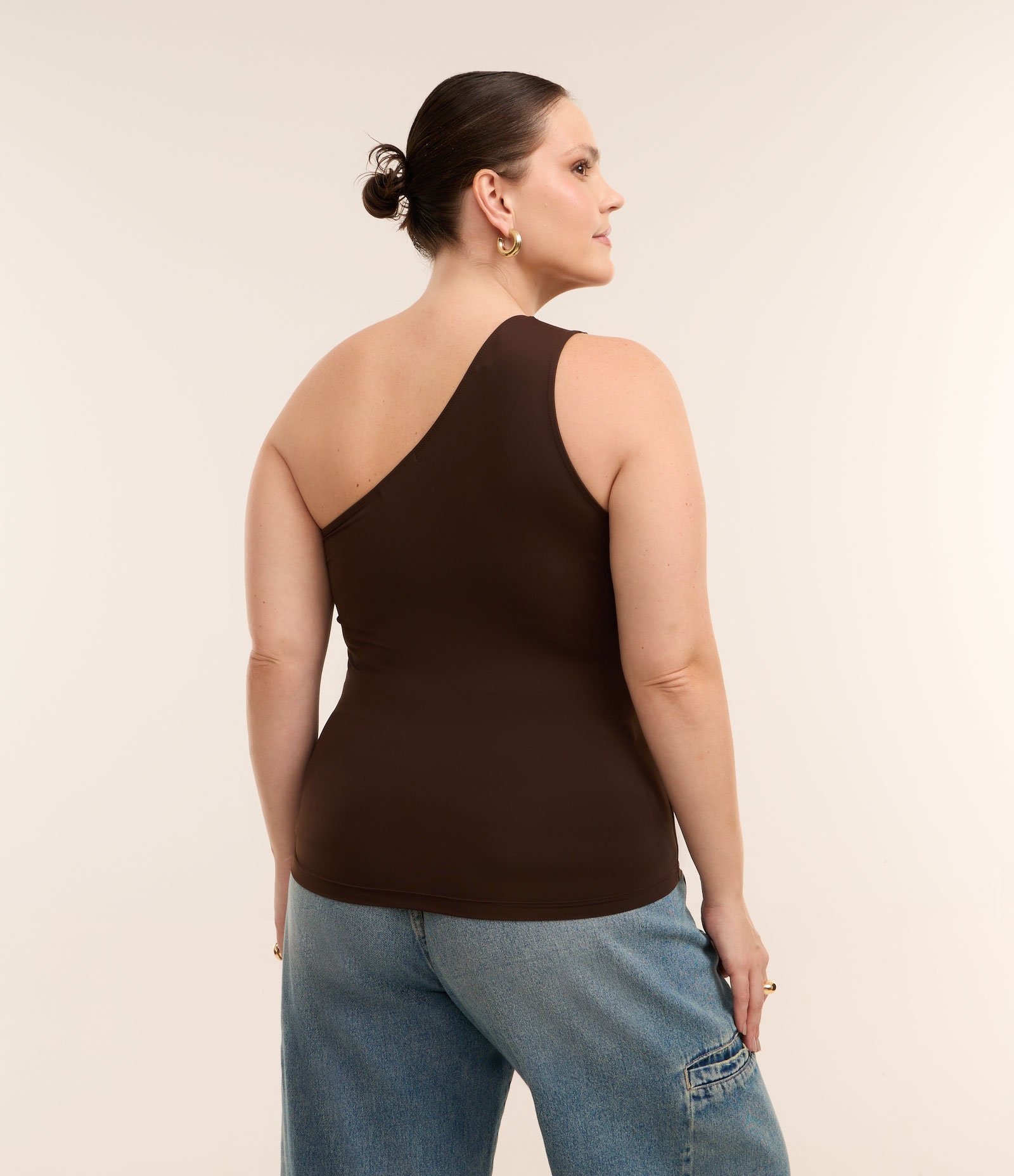 Blusa Ombro Único em Microfibra Curve & Plus Size Marrom 3