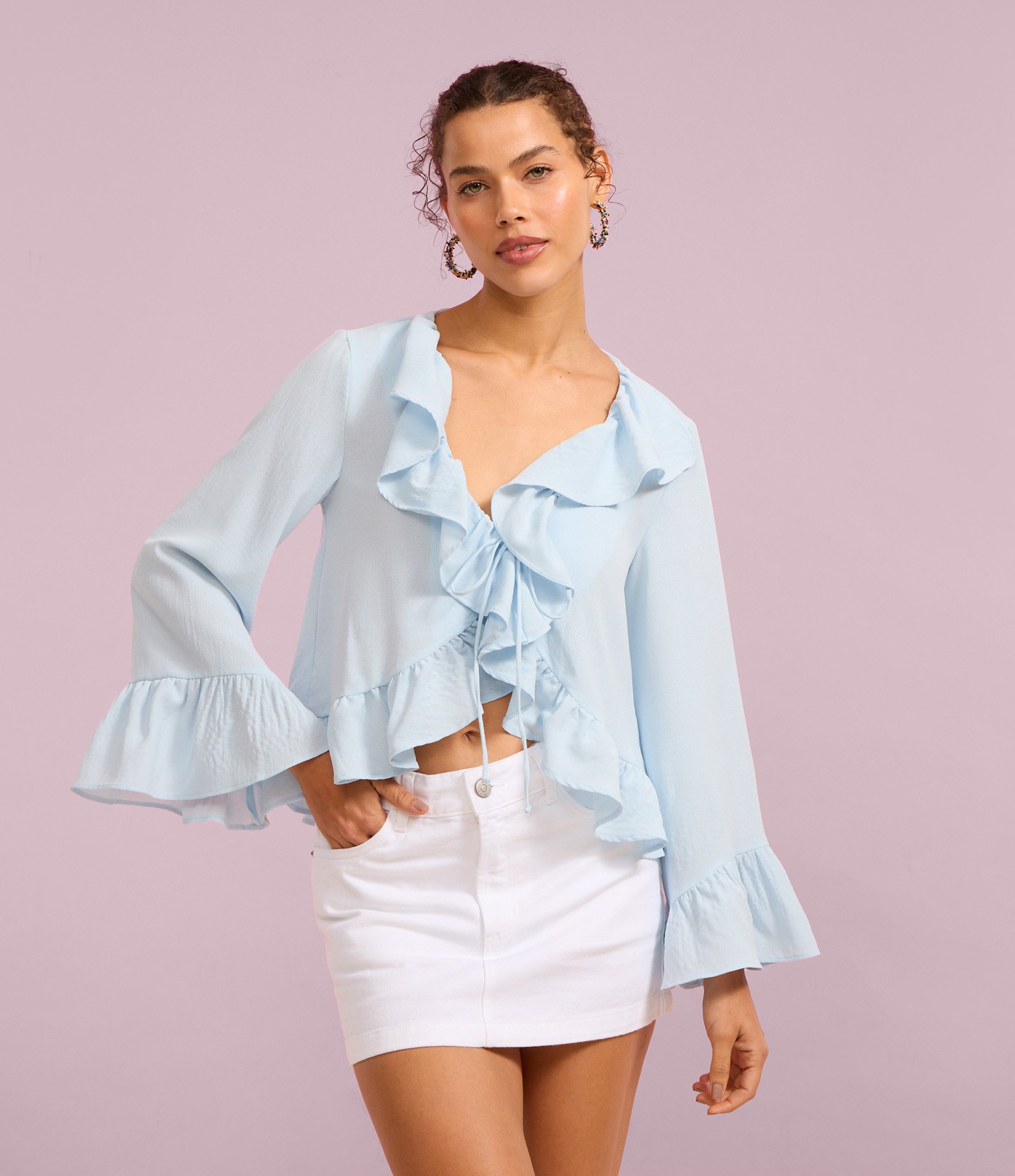 Blusa Bata em Crepe com Babado e Amarração Frontal Azul 5