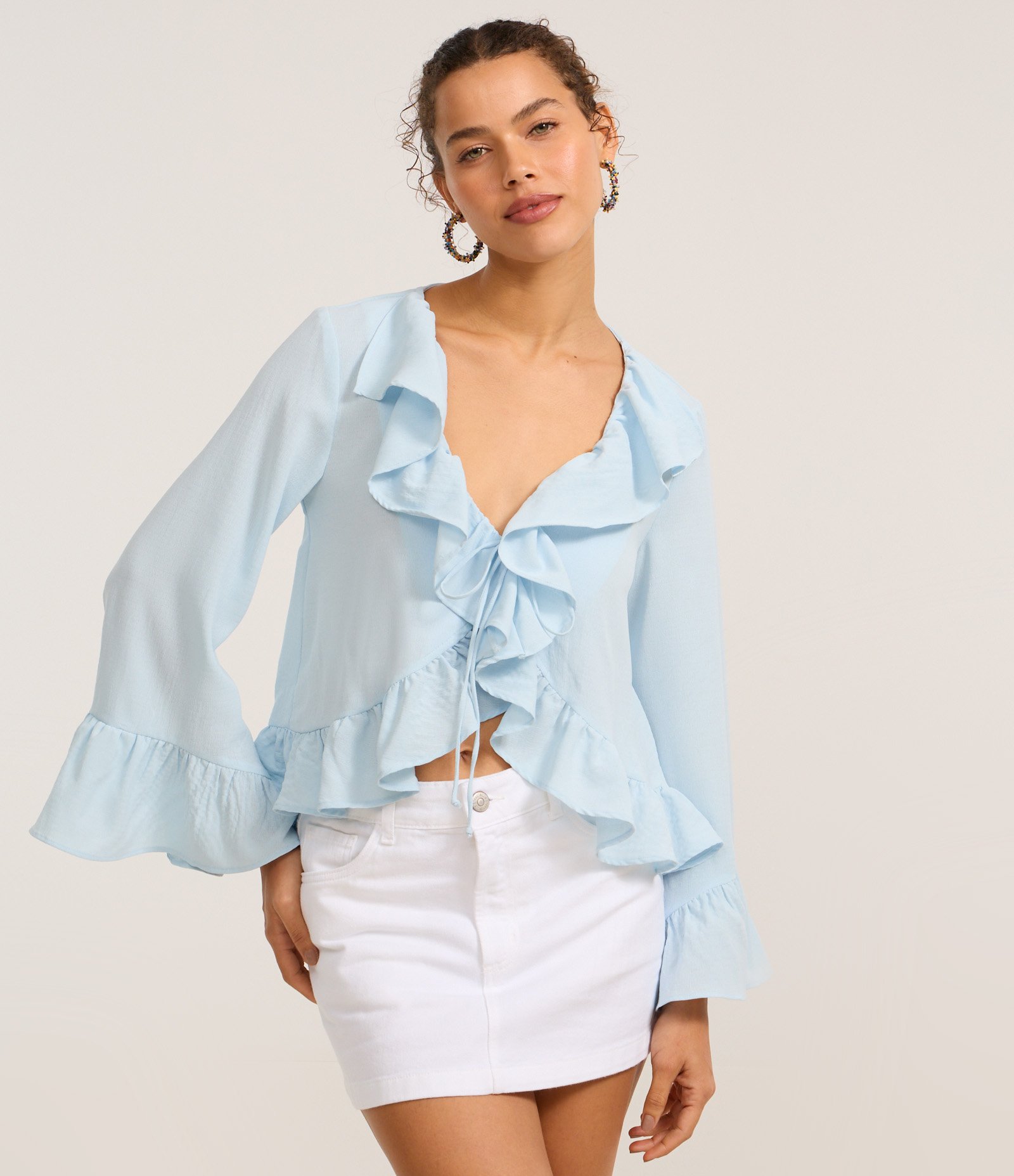 Blusa Bata em Crepe com Babado e Amarração Frontal Azul 3