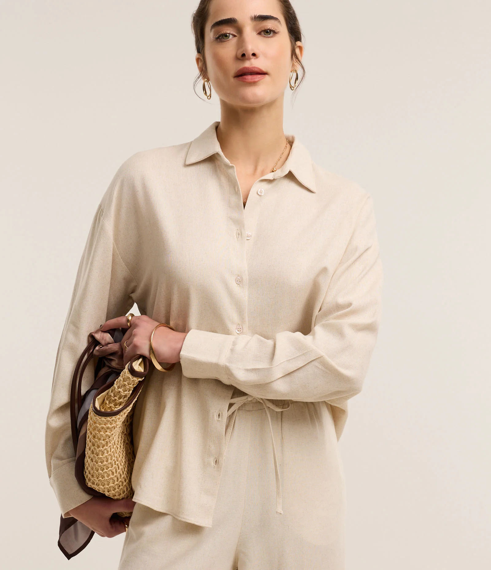 Camisa Oversized em Viscolinho com Abotoamento Bege 1