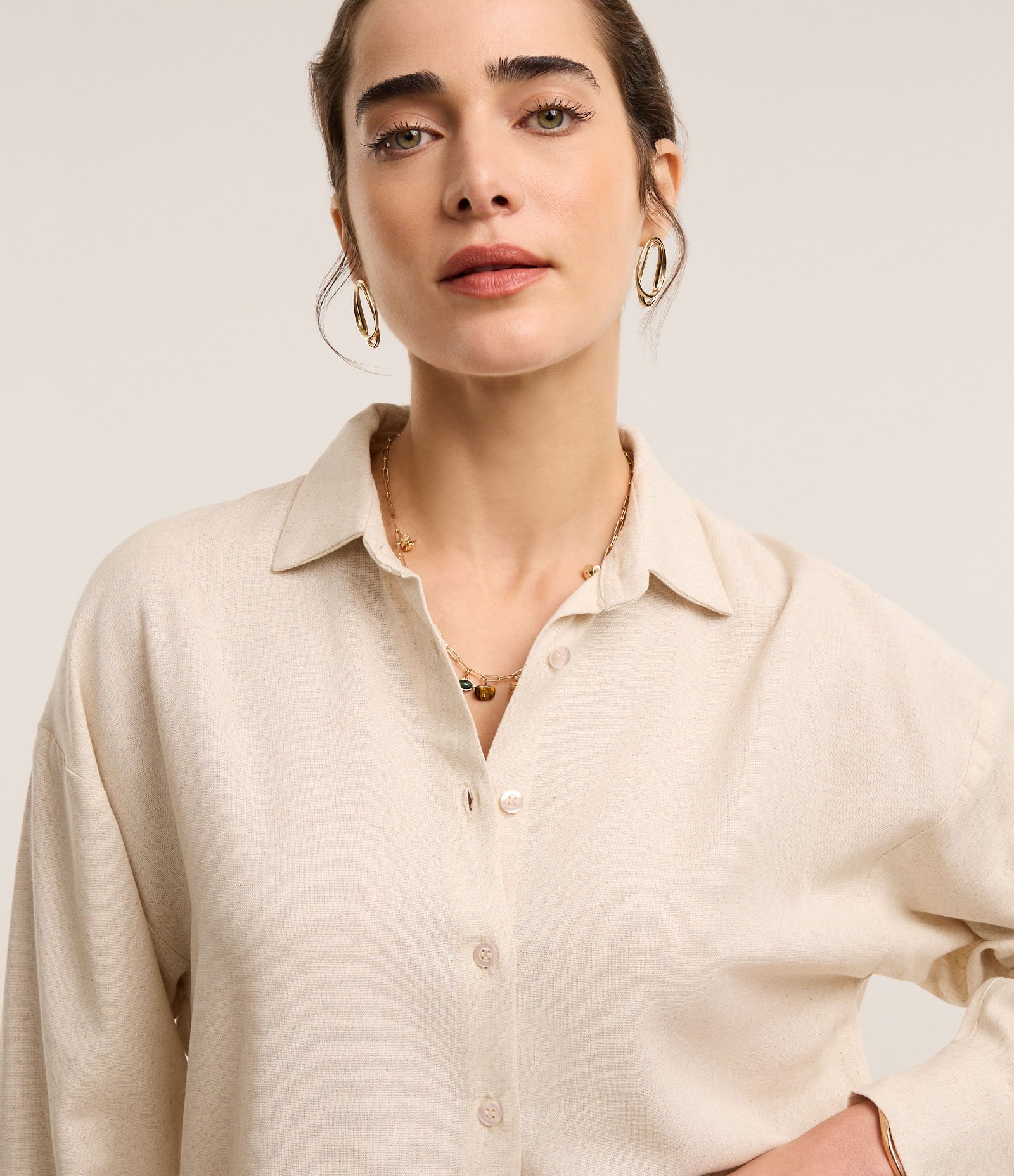 Camisa Oversized em Viscolinho com Abotoamento Bege 3