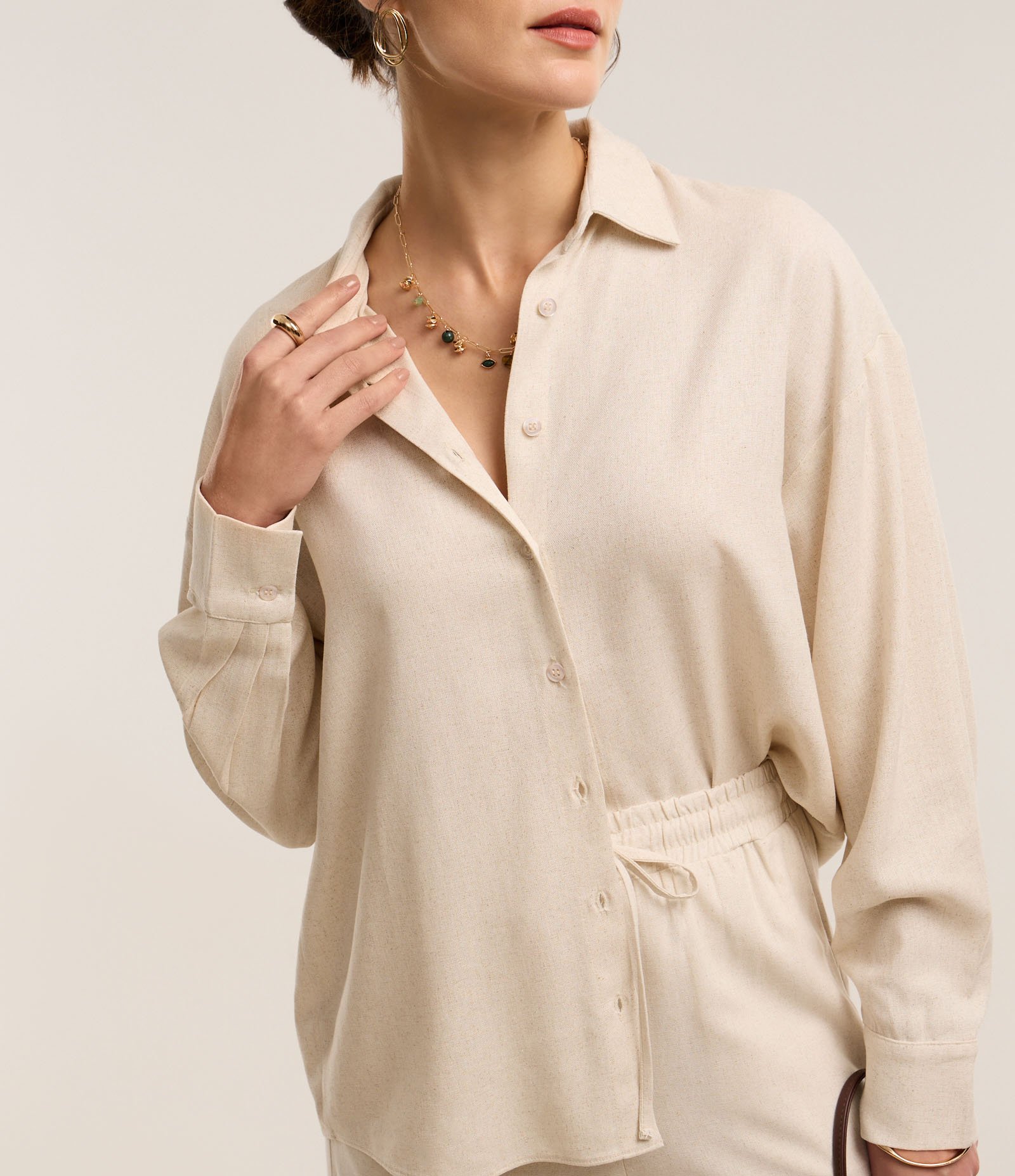 Camisa Oversized em Viscolinho com Abotoamento Bege 4