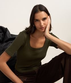 Blusa em Ribana Alongada com Manga Curta