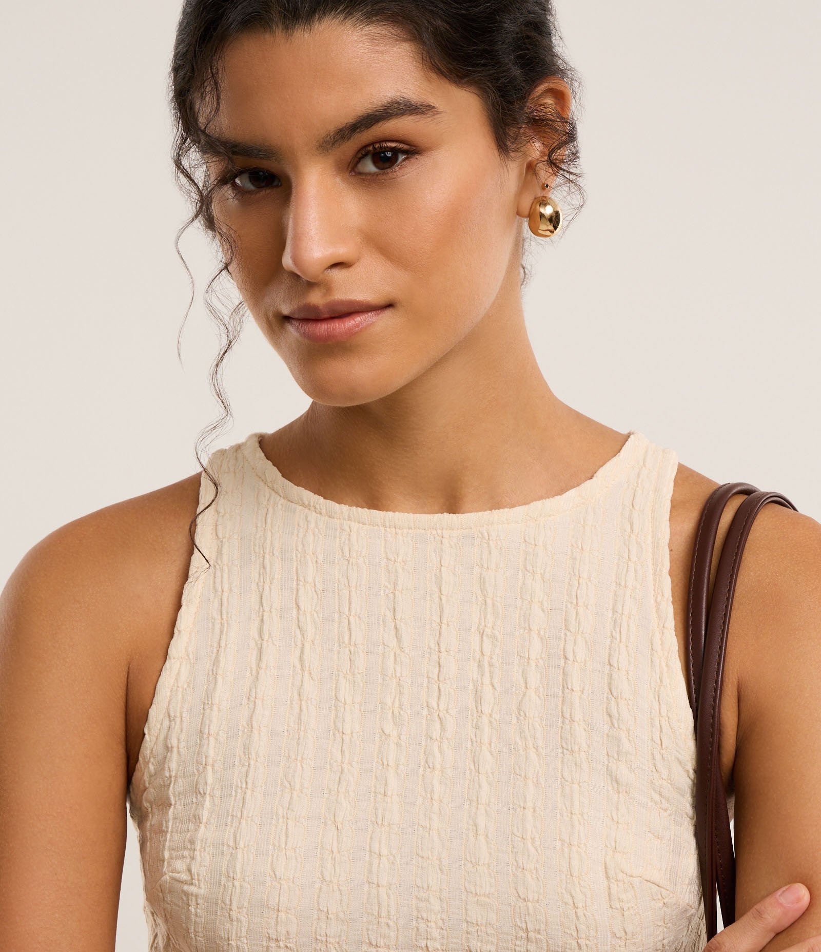 Blusa com Gola Redonda e Textura Diferenciada Bege 3