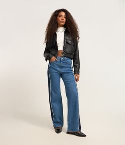 Calça Reta em Jeans com Viés Contrastante e Detalhe Desfiado