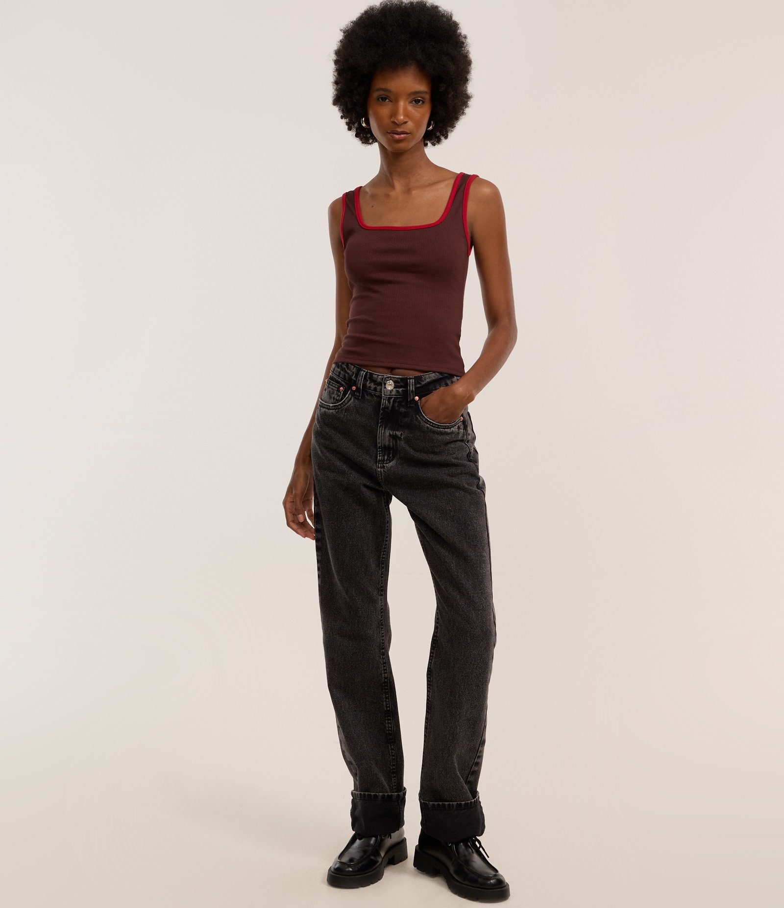 Blusa Regata em Ribana com Acabamento Contrastante Vinho 2