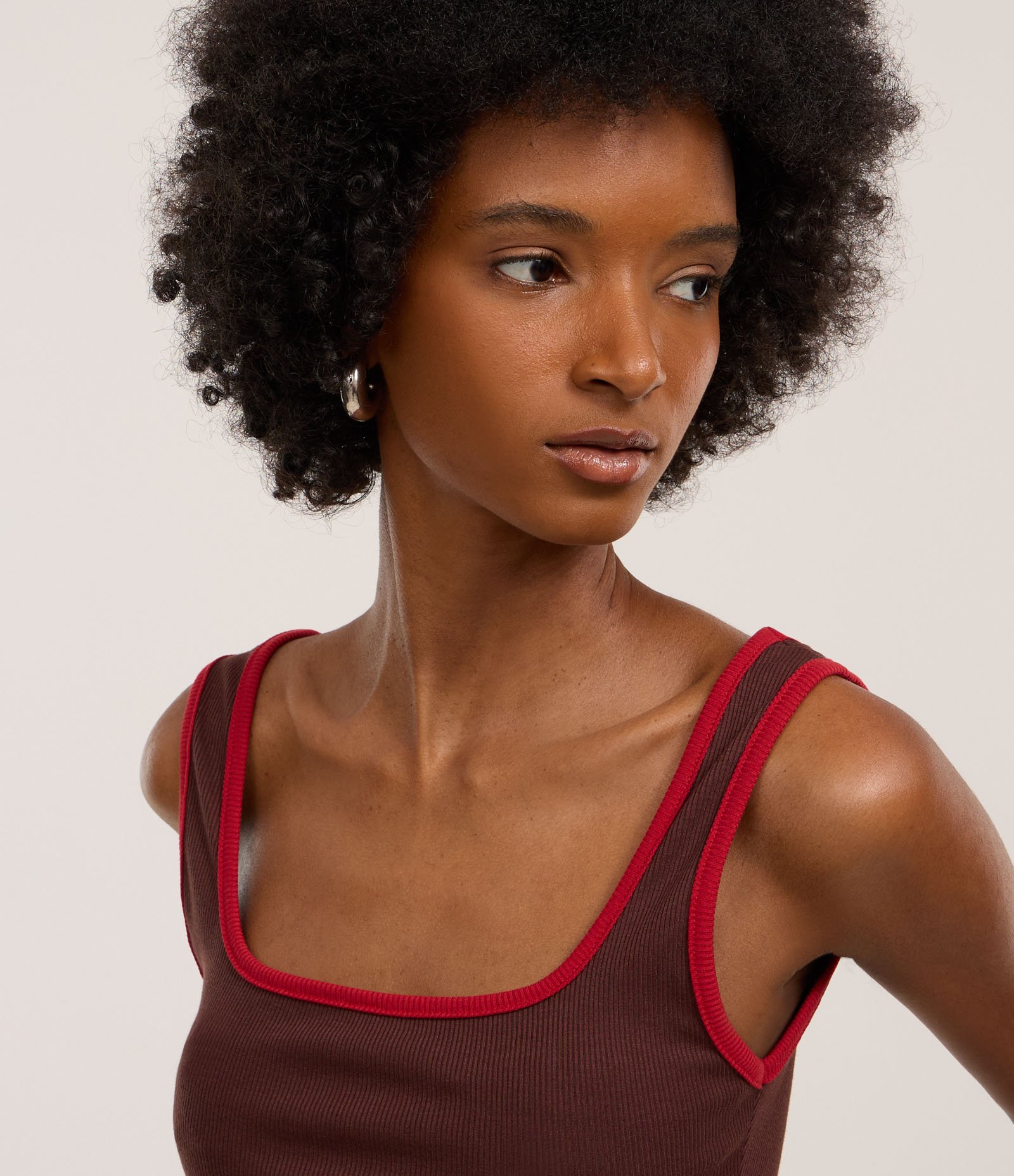 Blusa Regata em Ribana com Acabamento Contrastante Vinho 3